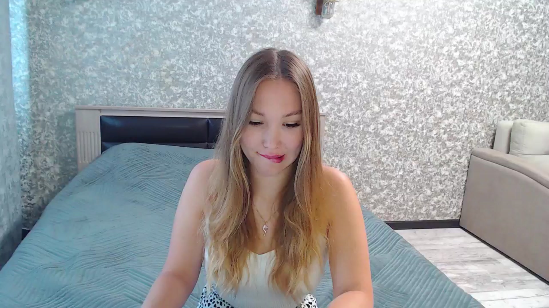 Gallery image thumbnail from Fairy_Moon1's myfreecams stream on, 08/12/2025, 06:00 image 18 of 20