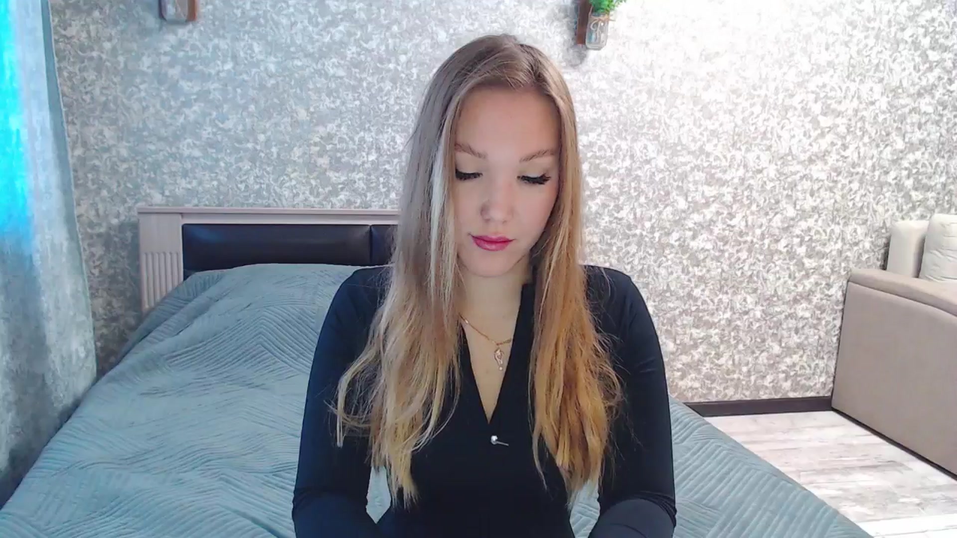 Gallery image thumbnail from Fairy_Moon1's myfreecams stream on, 10/01/2025, 06:02 image 7 of 20