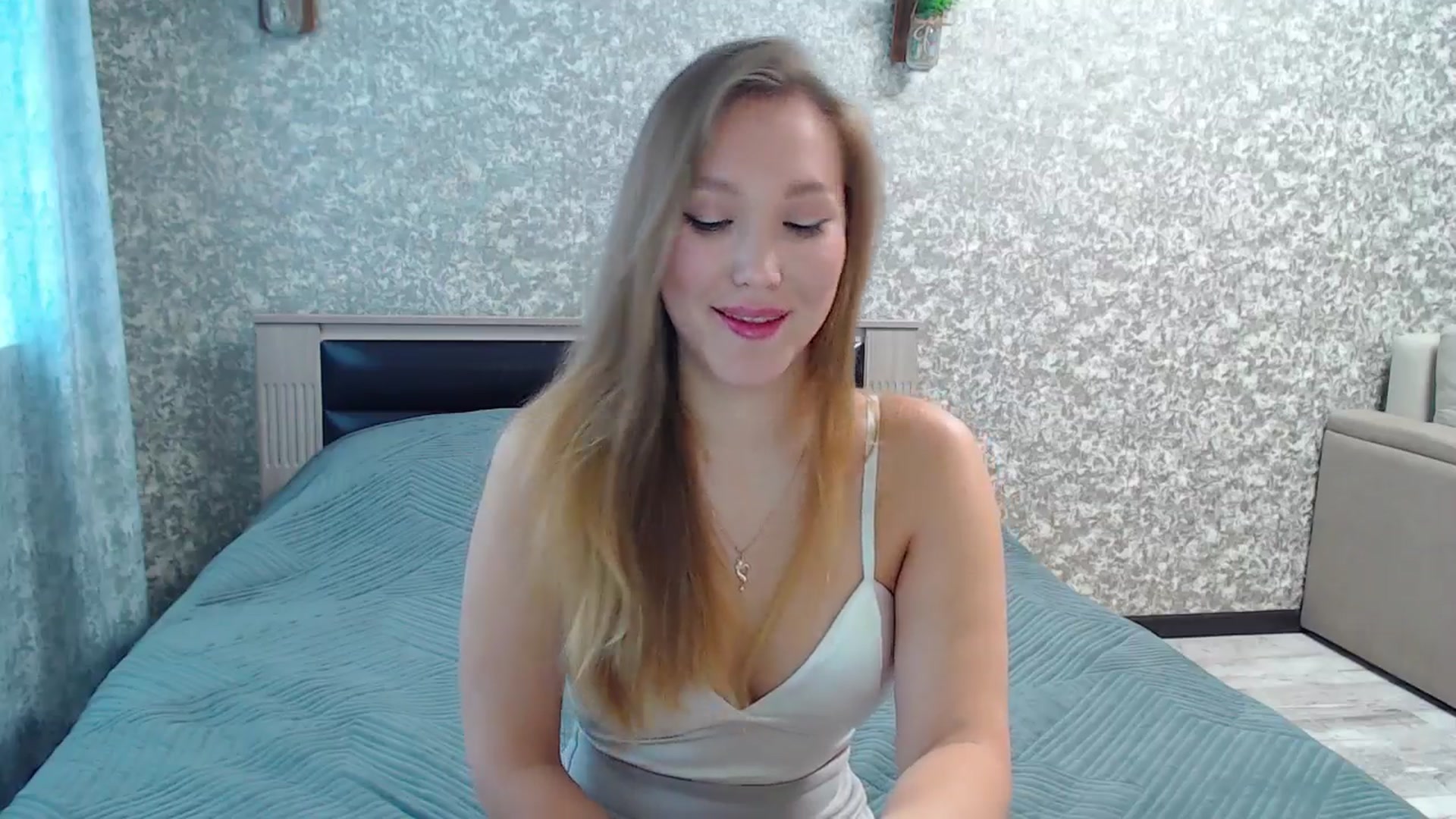 Gallery image thumbnail from Fairy_Moon1's myfreecams stream on, 10/19/2025, 08:36 image 14 of 20