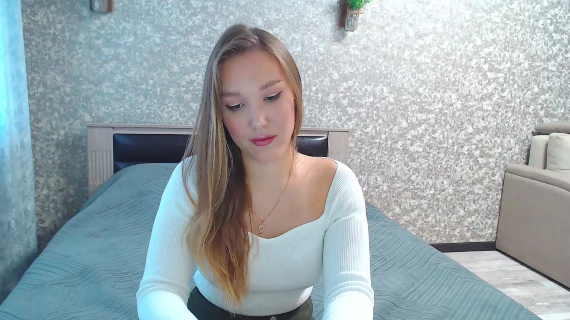 Gallery image thumbnail from Fairy_Moon1's myfreecams stream on, 10/20/2025, 06:02 image 16 of 20
