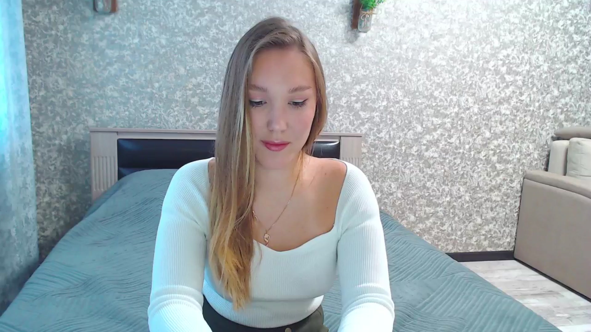 Gallery image thumbnail from Fairy_Moon1's myfreecams stream on, 10/20/2025, 06:02 image 14 of 20