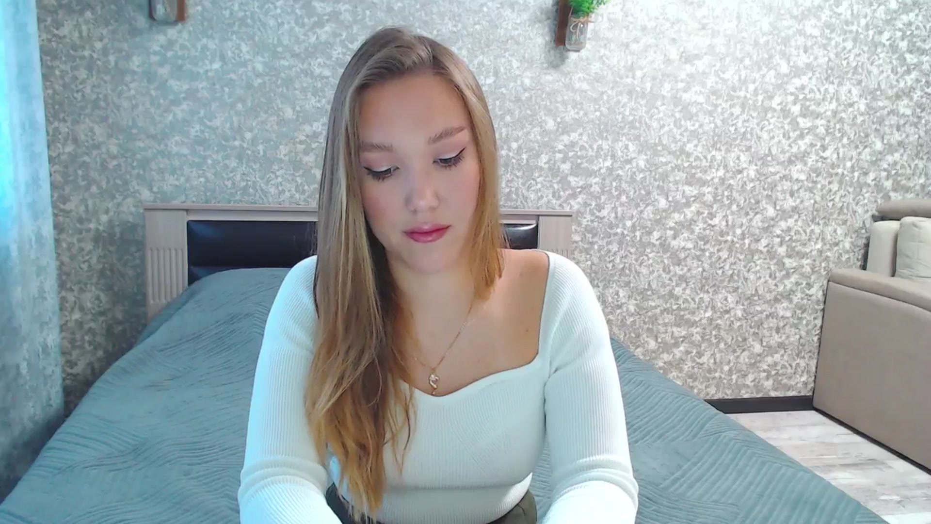 Gallery image thumbnail from Fairy_Moon1's myfreecams stream on, 10/20/2025, 06:02 image 4 of 20