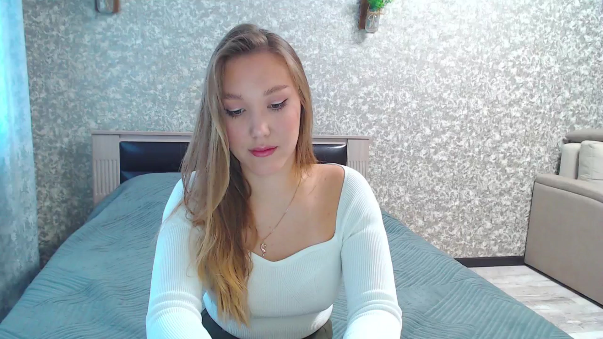 Gallery image thumbnail from Fairy_Moon1's myfreecams stream on, 10/20/2025, 06:02 image 19 of 20