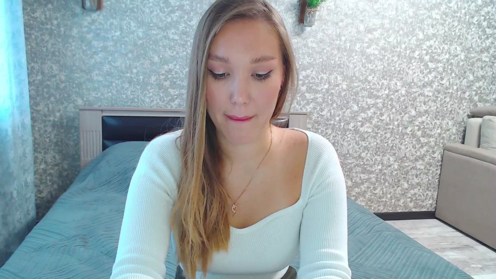 Gallery image thumbnail from Fairy_Moon1's myfreecams stream on, 10/20/2025, 07:27 image 1 of 20