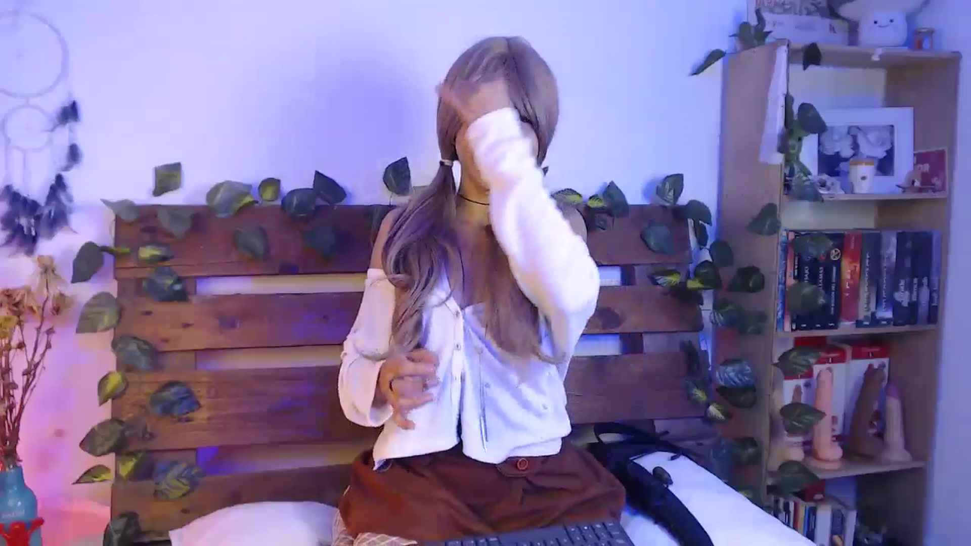 Gallery image thumbnail from Fairy_Rawwr's myfreecams stream on, 10/23/2024, 03:49 image 9 of 20