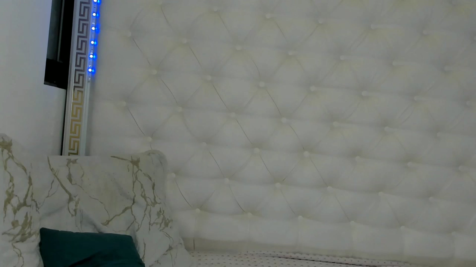 Gallery image thumbnail from Fallingdevil's myfreecams stream on, 11/25/2022, 14:01 image 9 of 20