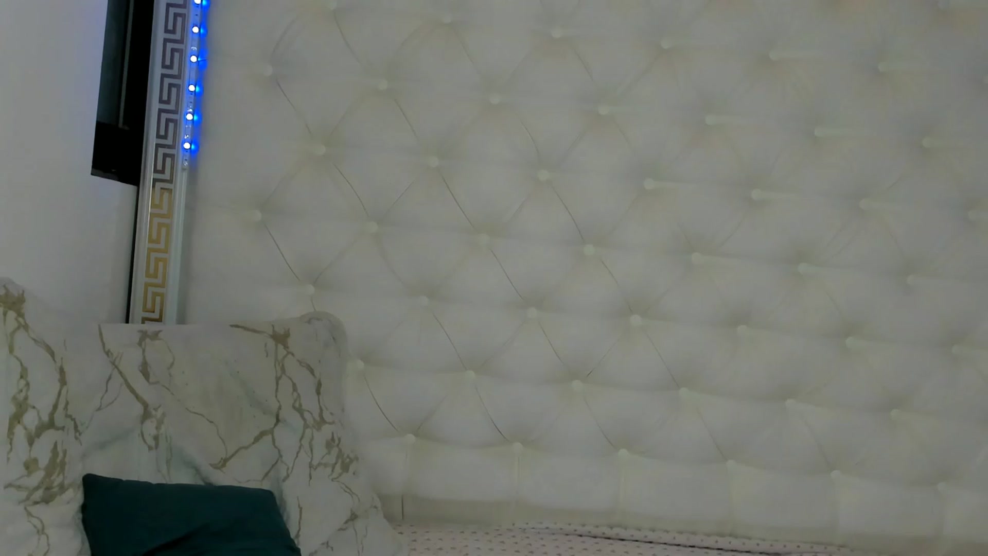 Gallery image thumbnail from Fallingdevil's myfreecams stream on, 11/25/2022, 14:01 image 10 of 20