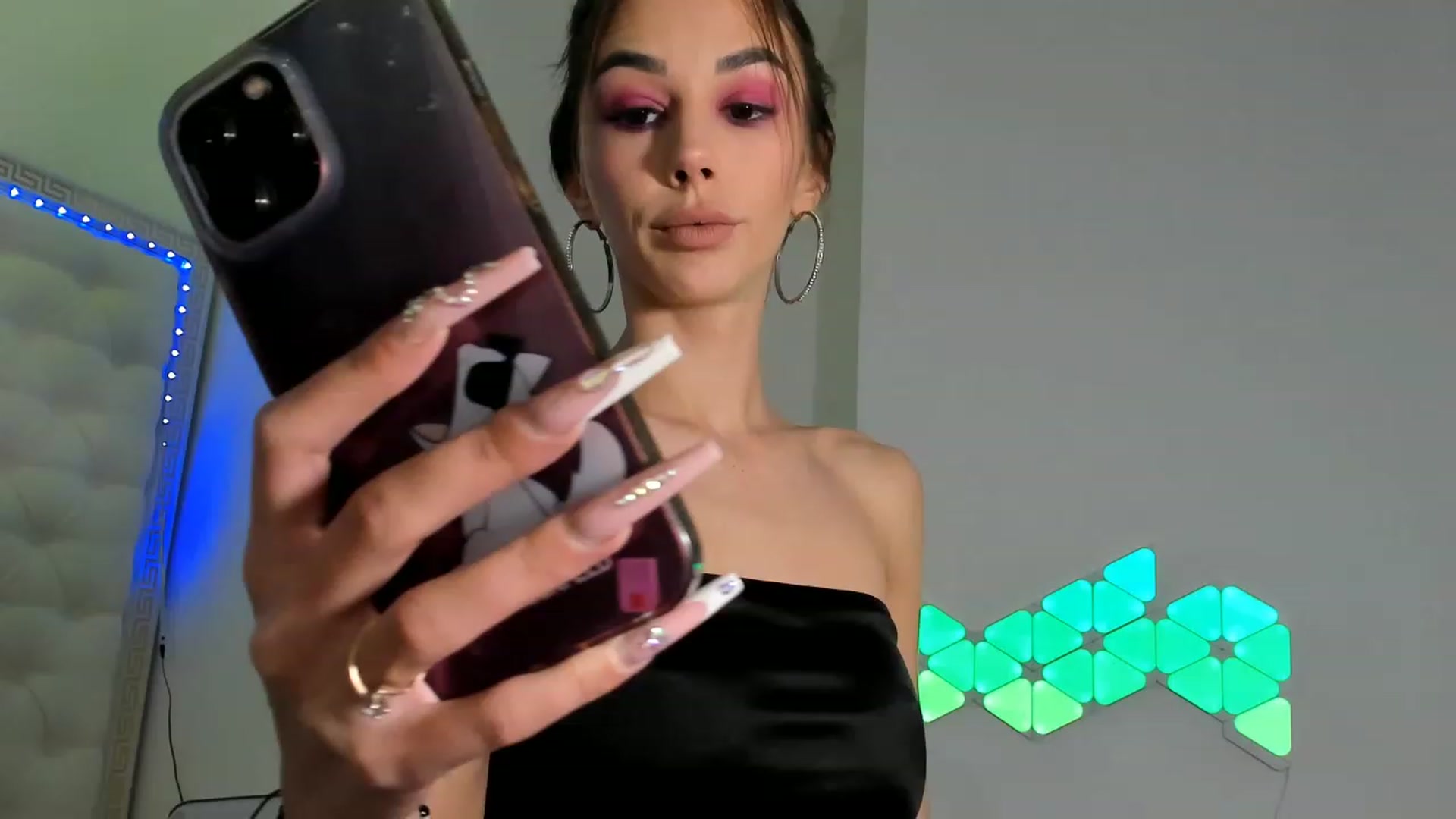 Gallery image thumbnail from Fallingdevil's myfreecams stream on, 11/26/2022, 10:35 image 6 of 20