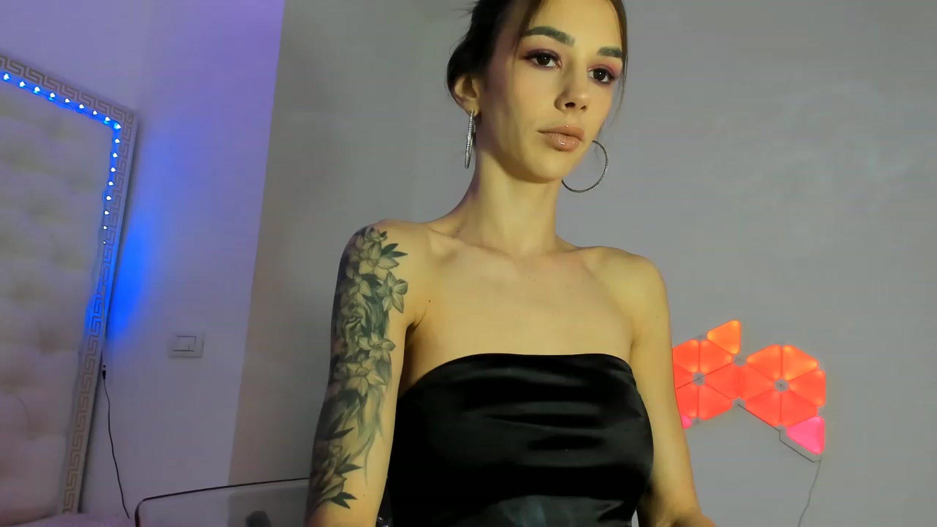Gallery image thumbnail from Fallingdevil's myfreecams stream on, 11/26/2022, 10:35 image 19 of 20