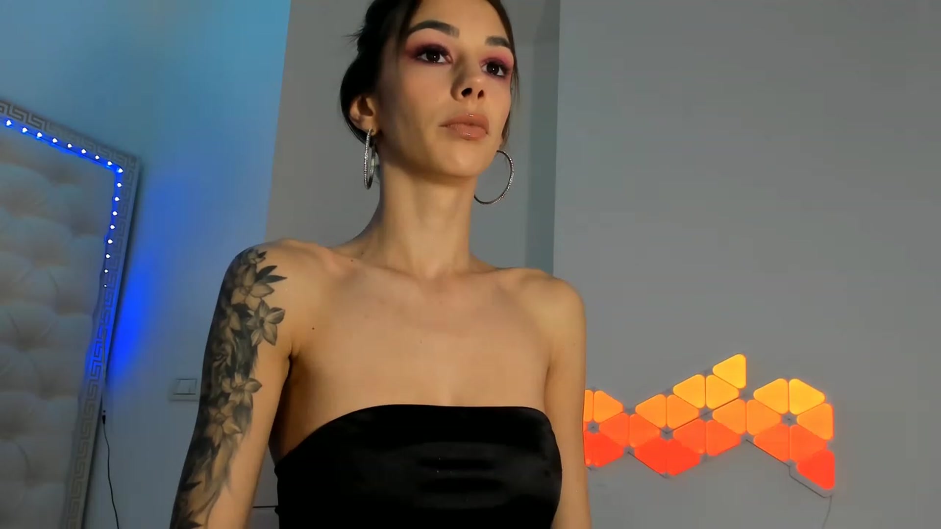 Gallery image thumbnail from Fallingdevil's myfreecams stream on, 11/26/2022, 10:35 image 12 of 20