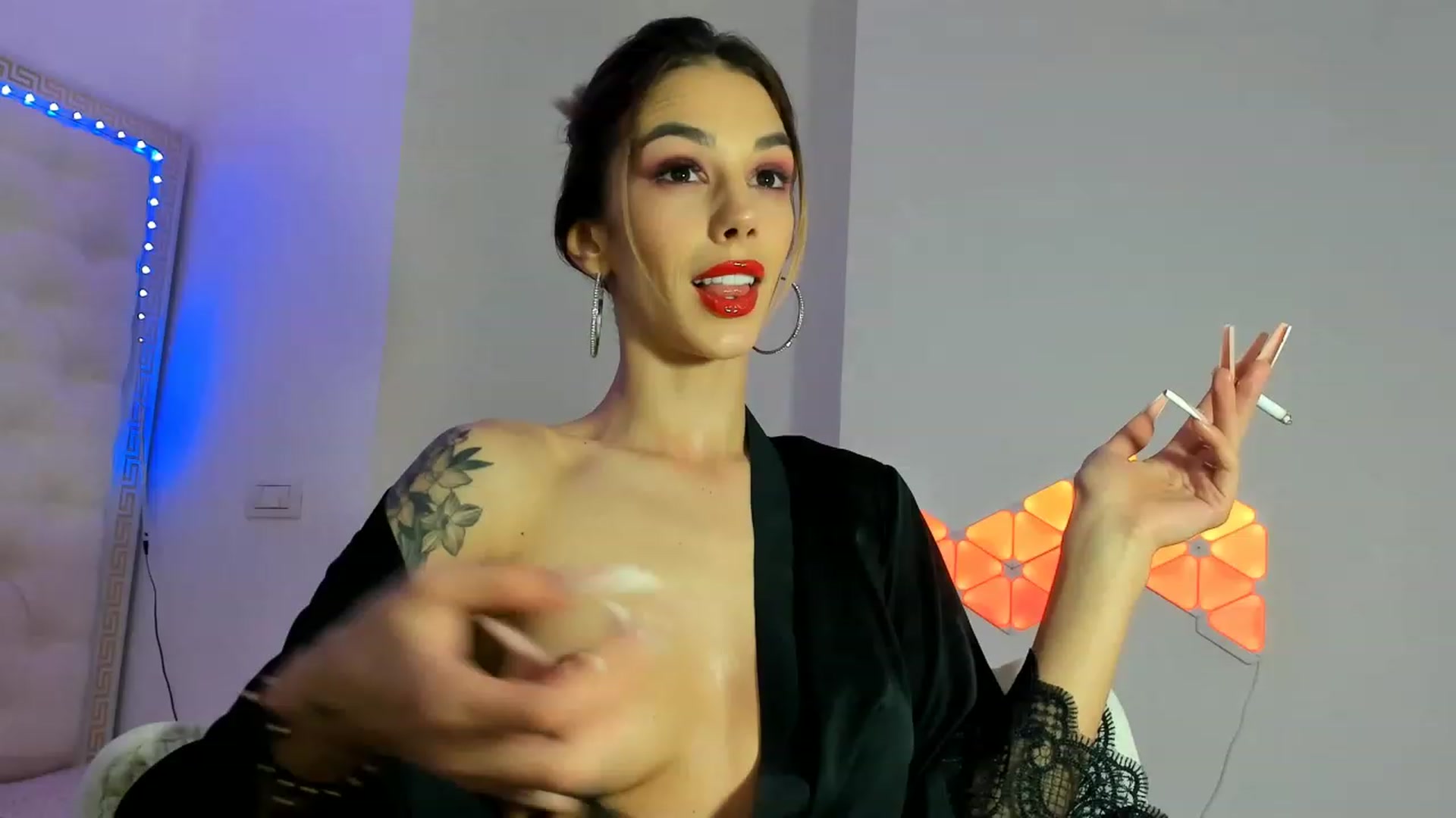 Gallery image thumbnail from Fallingdevil's myfreecams stream on, 11/26/2022, 14:29 image 11 of 20