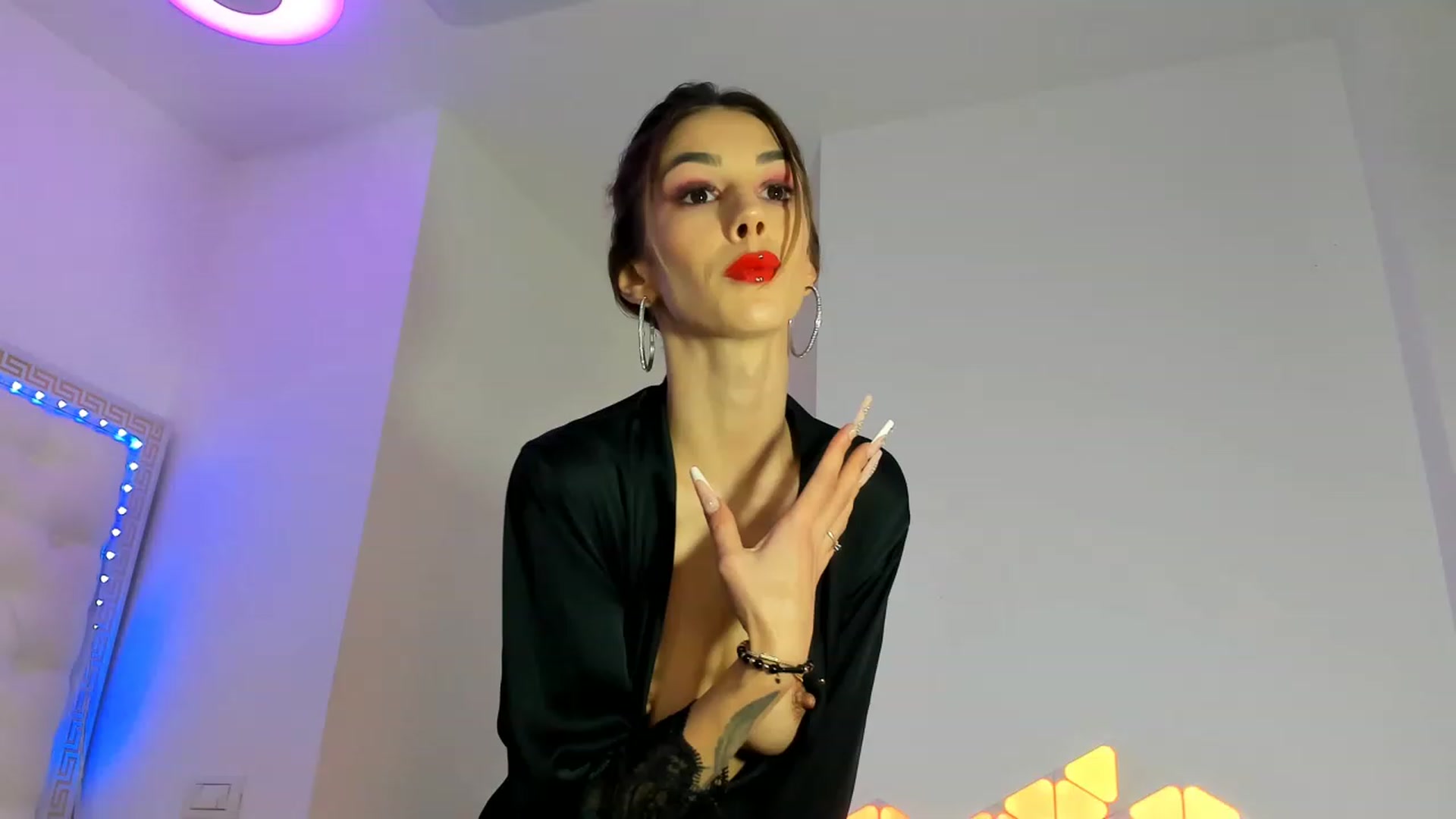 Gallery image thumbnail from Fallingdevil's myfreecams stream on, 11/26/2022, 14:29 image 6 of 20