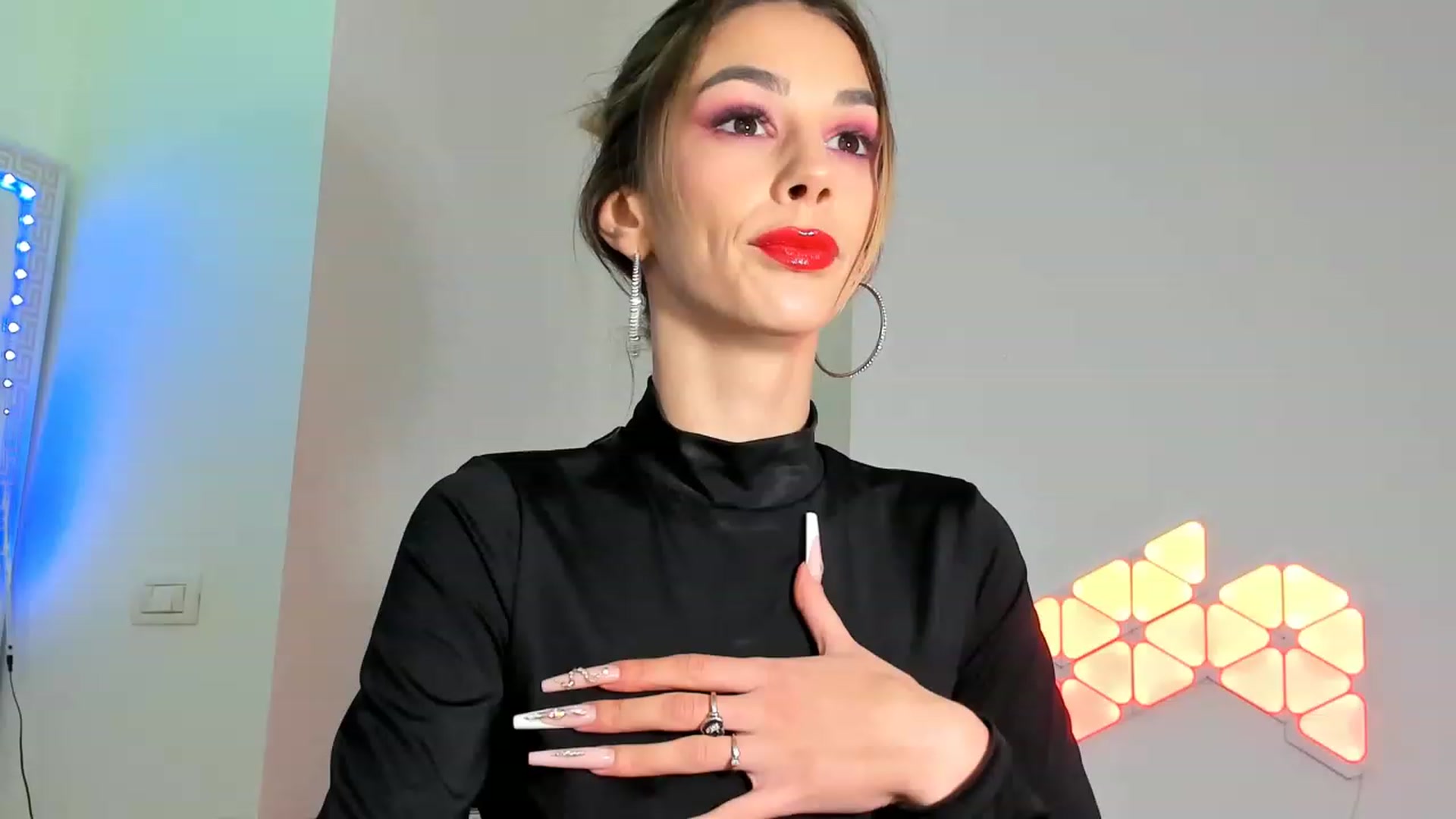 Gallery image thumbnail from Fallingdevil's myfreecams stream on, 11/27/2022, 10:22 image 20 of 20