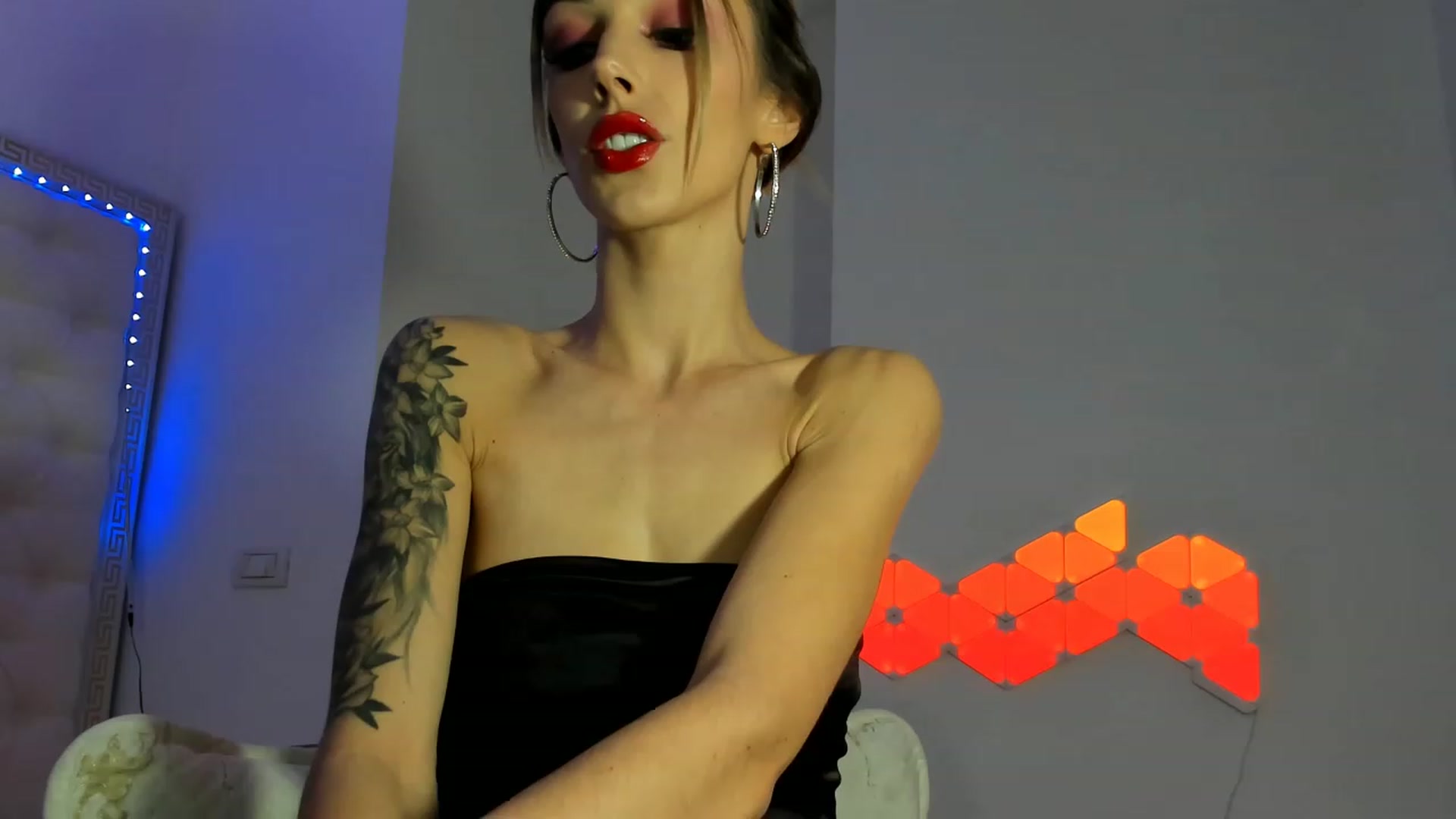 Gallery image thumbnail from Fallingdevil's myfreecams stream on, 11/27/2022, 10:22 image 1 of 20