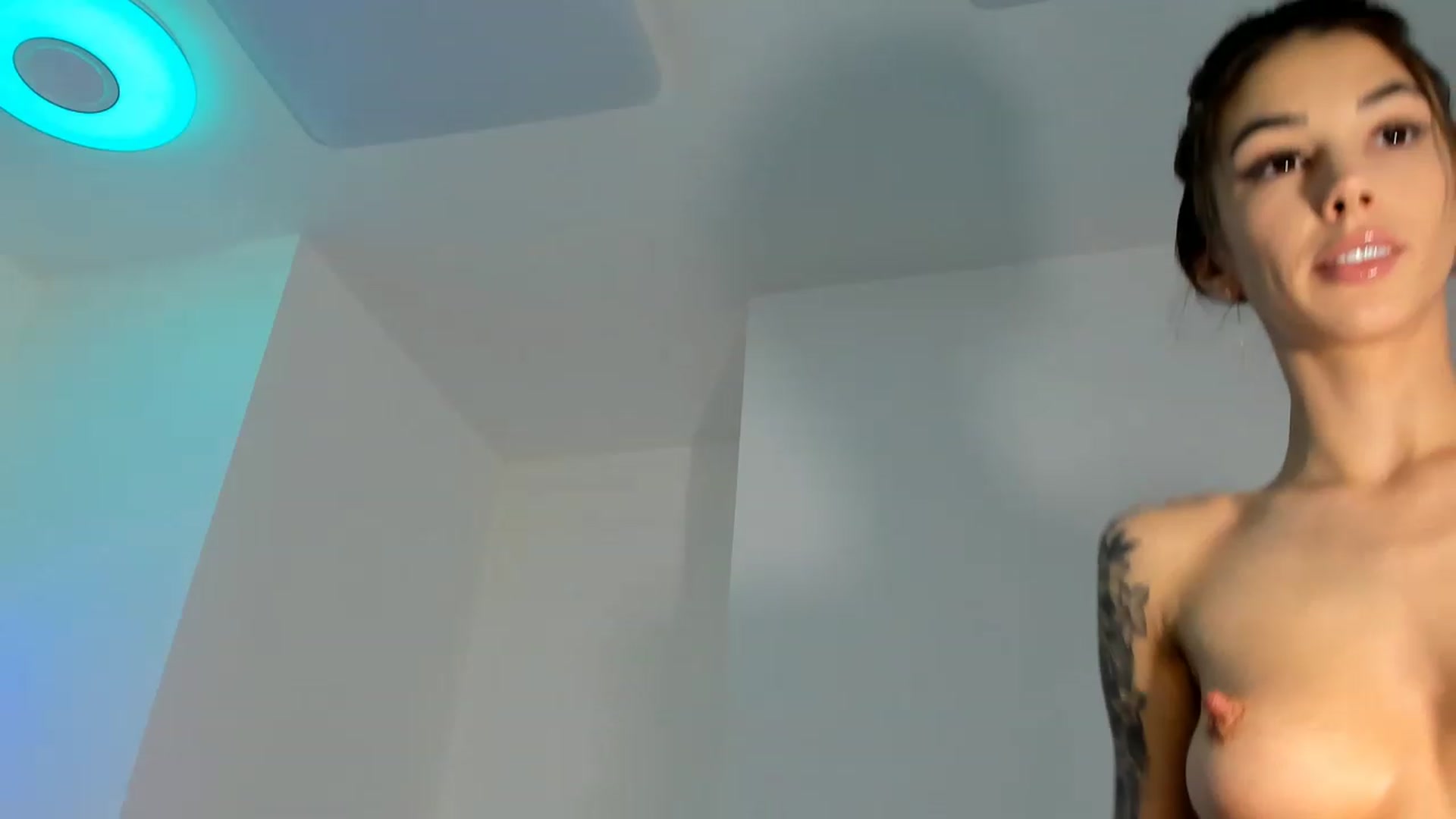 Gallery image thumbnail from Fallingdevil's myfreecams stream on, 11/28/2022, 12:13 image 19 of 20