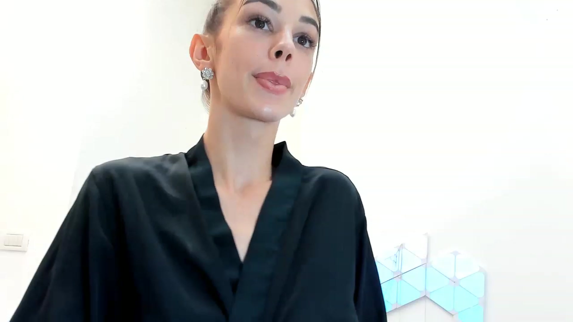 Gallery image thumbnail from Fallingdevil's myfreecams stream on, 12/03/2022, 10:40 image 20 of 20