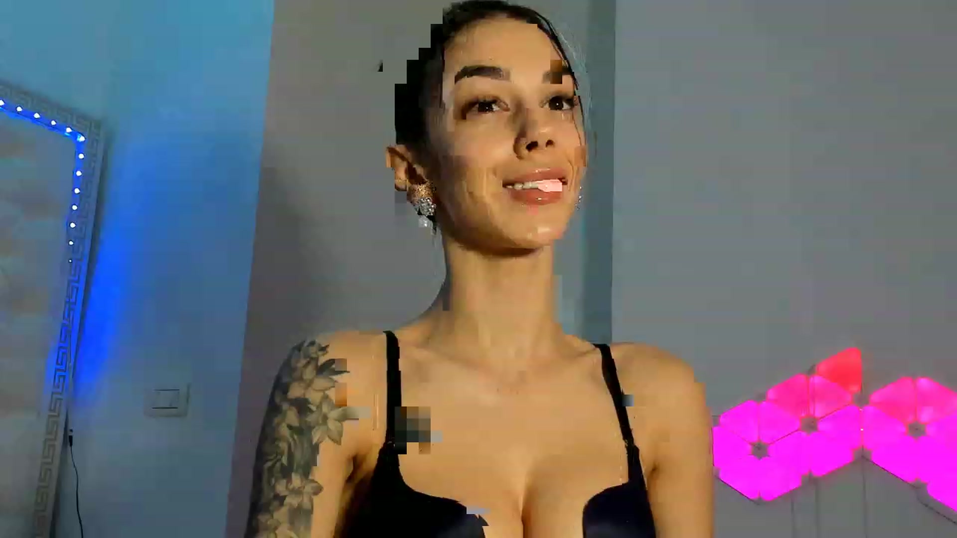 Gallery image thumbnail from Fallingdevil's myfreecams stream on, 12/03/2022, 12:50 image 20 of 20