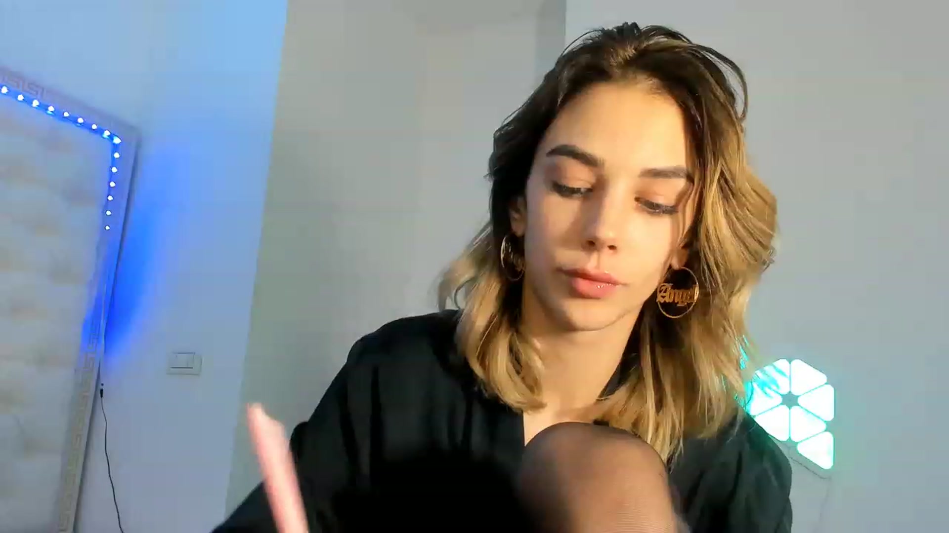 Gallery image thumbnail from Fallingdevil's myfreecams stream on, 12/06/2022, 12:07 image 19 of 20