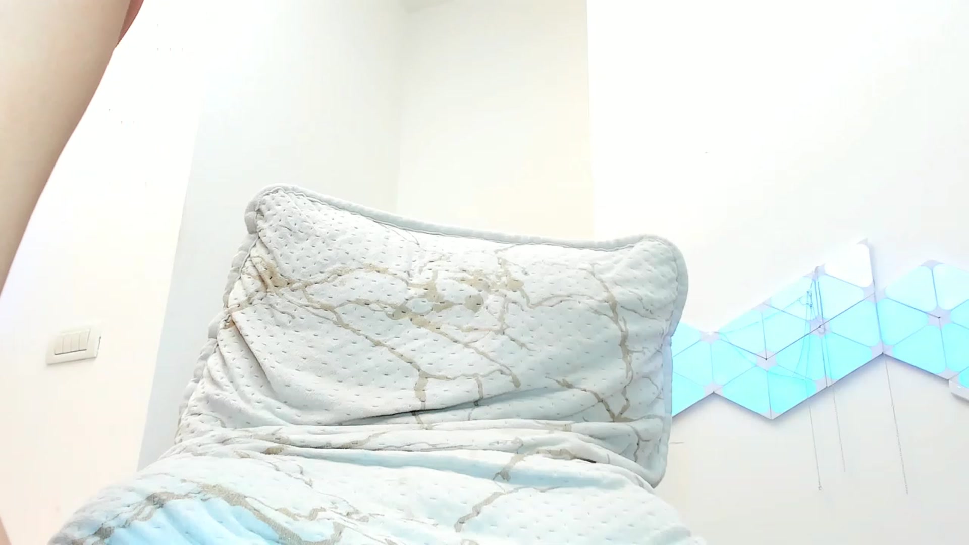 Gallery image thumbnail from Fallingdevil's myfreecams stream on, 12/08/2022, 12:51 image 8 of 20