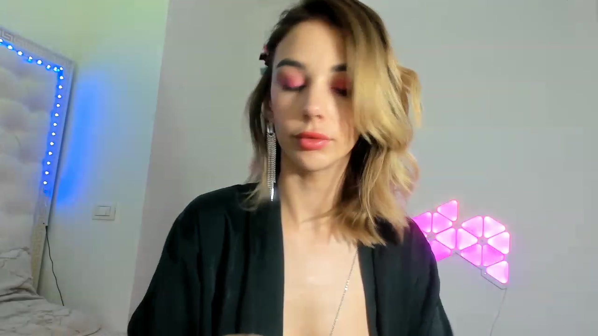 Gallery image thumbnail from Fallingdevil's myfreecams stream on, 12/11/2022, 10:34 image 20 of 20