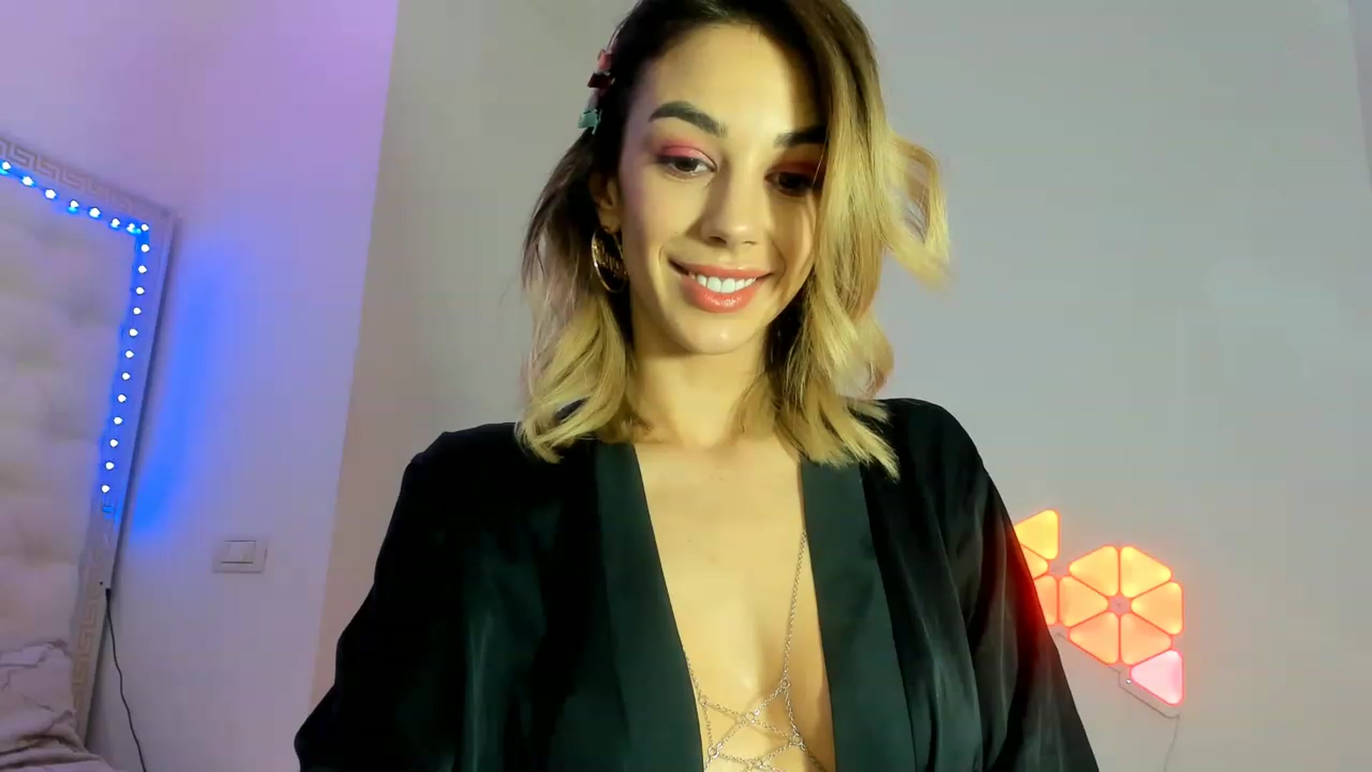 Gallery image thumbnail from Fallingdevil's myfreecams stream on, 12/11/2022, 10:34 image 10 of 20