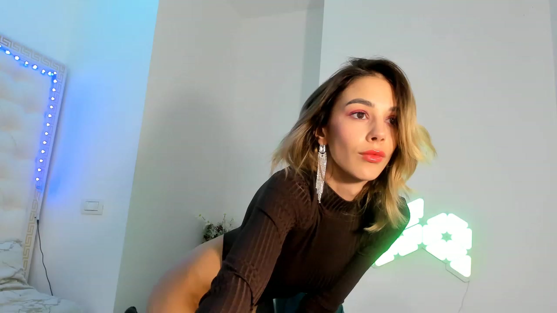Gallery image thumbnail from Fallingdevil's myfreecams stream on, 12/11/2022, 11:33 image 5 of 20