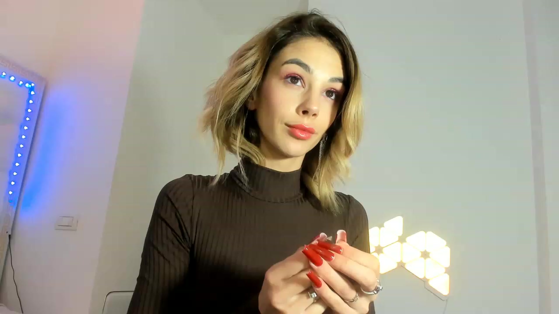 Gallery image thumbnail from Fallingdevil's myfreecams stream on, 12/11/2022, 11:33 image 20 of 20