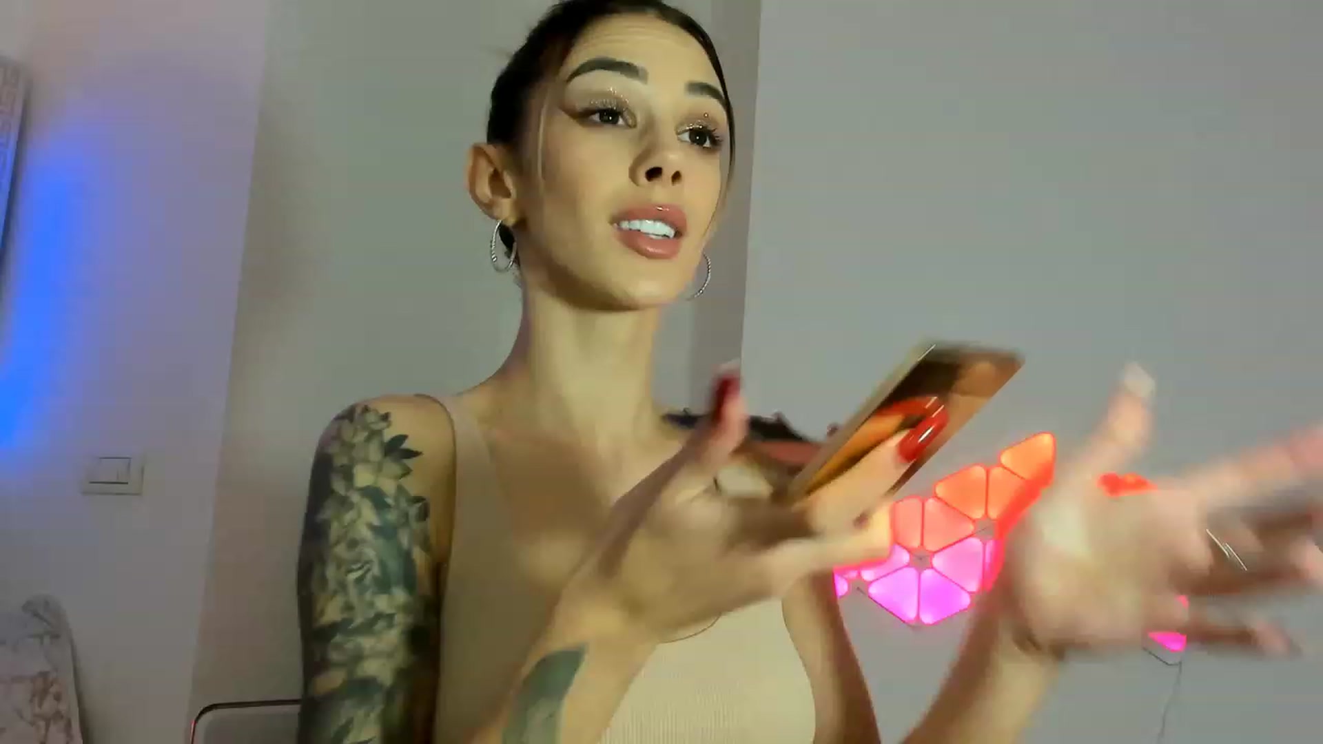 Gallery image thumbnail from Fallingdevil's myfreecams stream on, 12/15/2022, 10:10 image 8 of 20