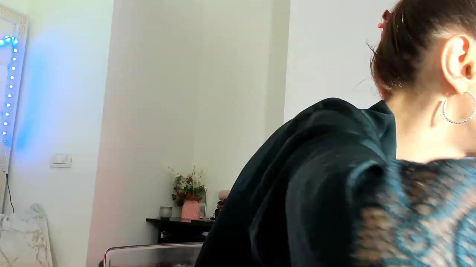 Gallery image thumbnail from Fallingdevil's myfreecams stream on, 12/15/2022, 10:10 image 20 of 20