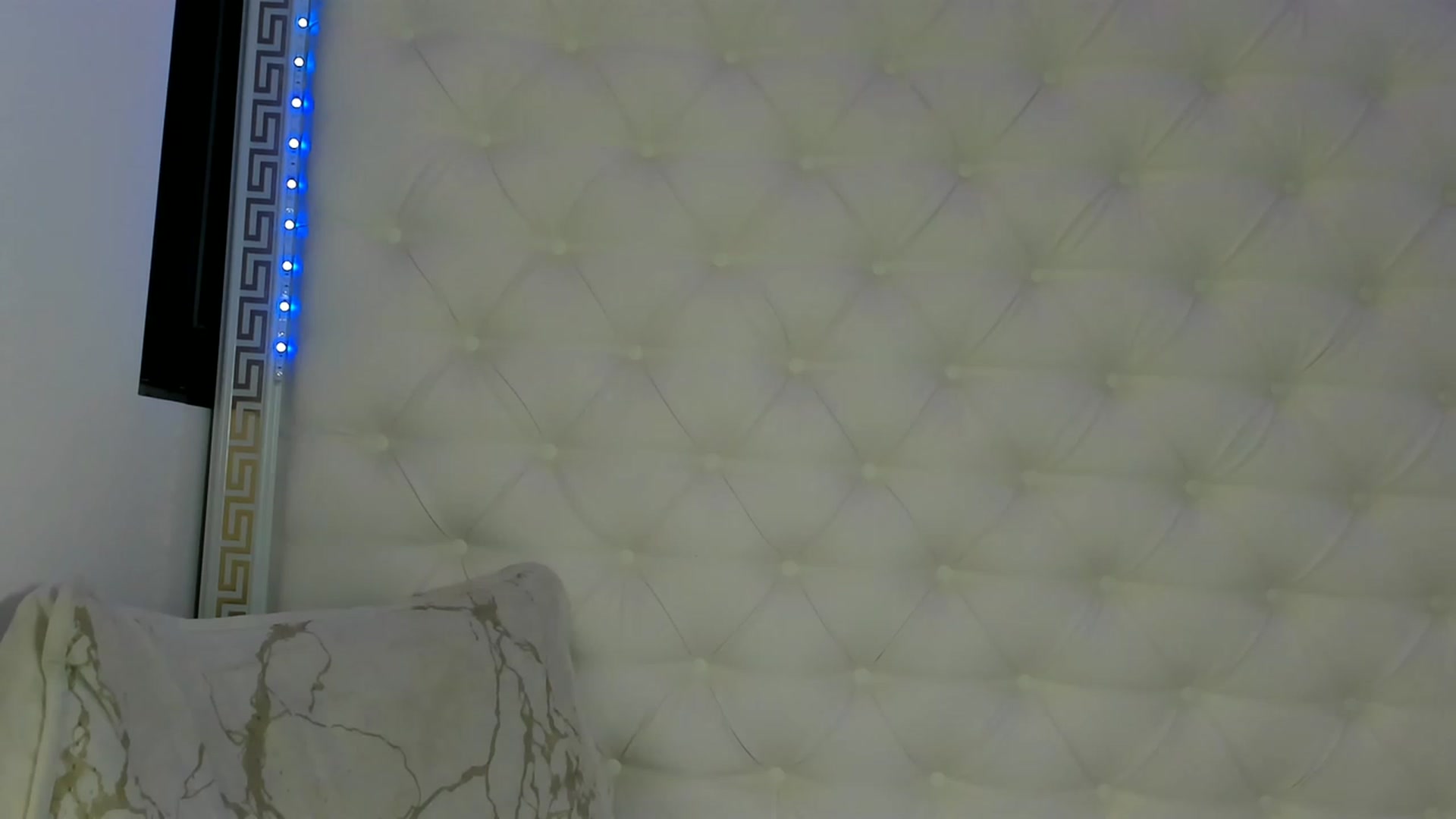 Gallery image thumbnail from Fallingdevil's myfreecams stream on, 12/18/2022, 17:22 image 3 of 20