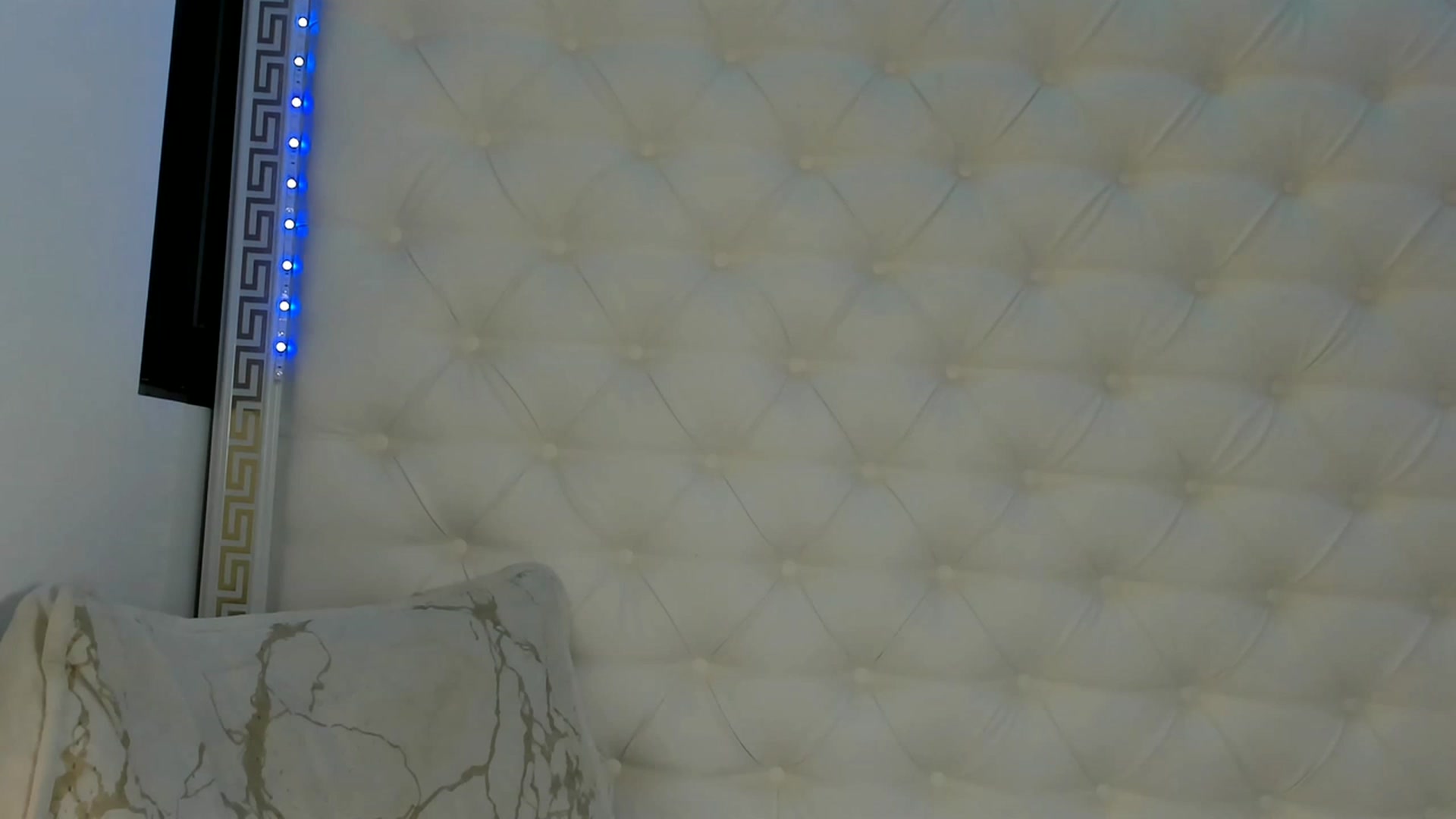 Gallery image thumbnail from Fallingdevil's myfreecams stream on, 12/18/2022, 17:22 image 5 of 20