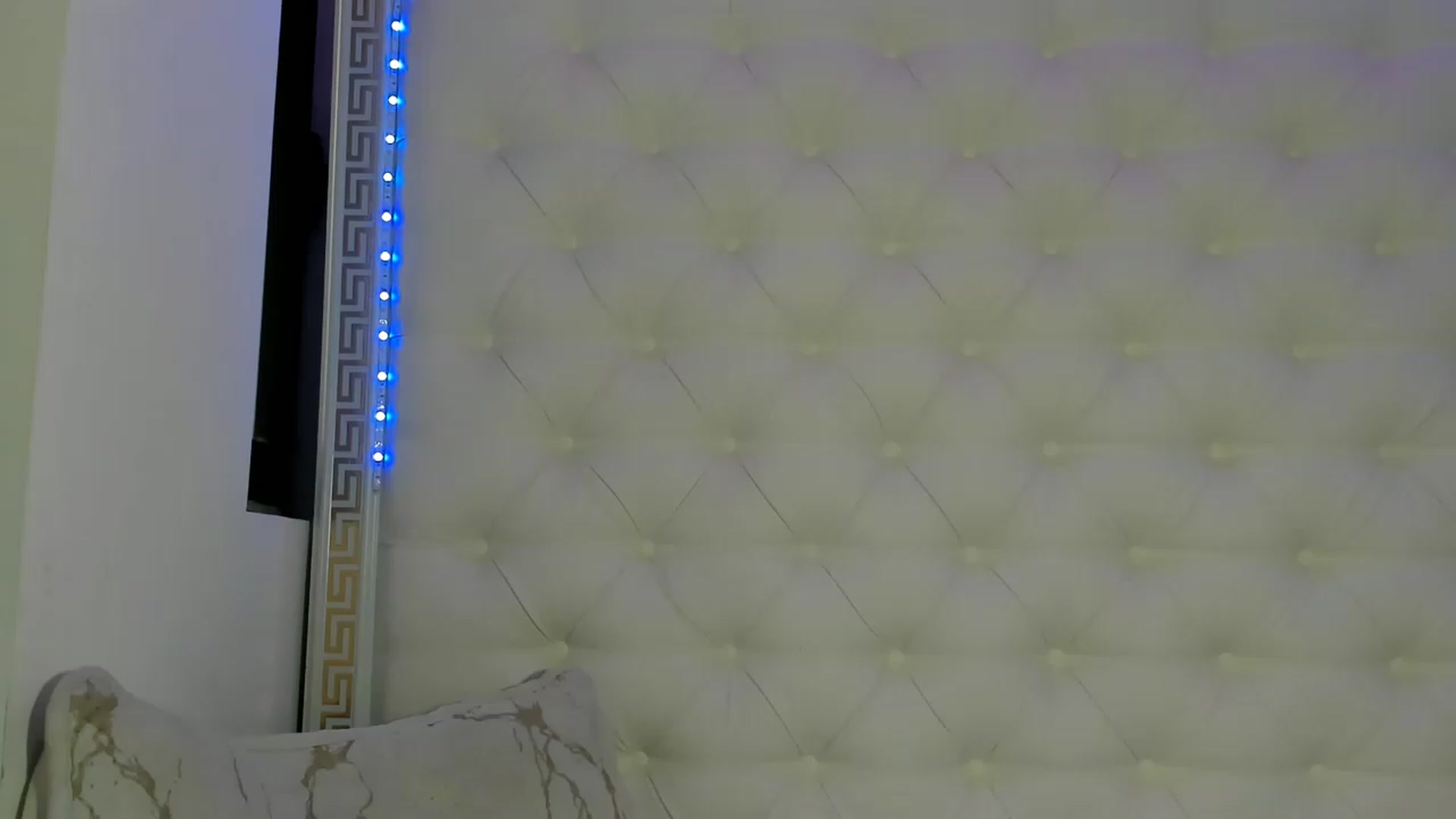 Gallery image thumbnail from Fallingdevil's myfreecams stream on, 12/23/2022, 08:59 image 16 of 20