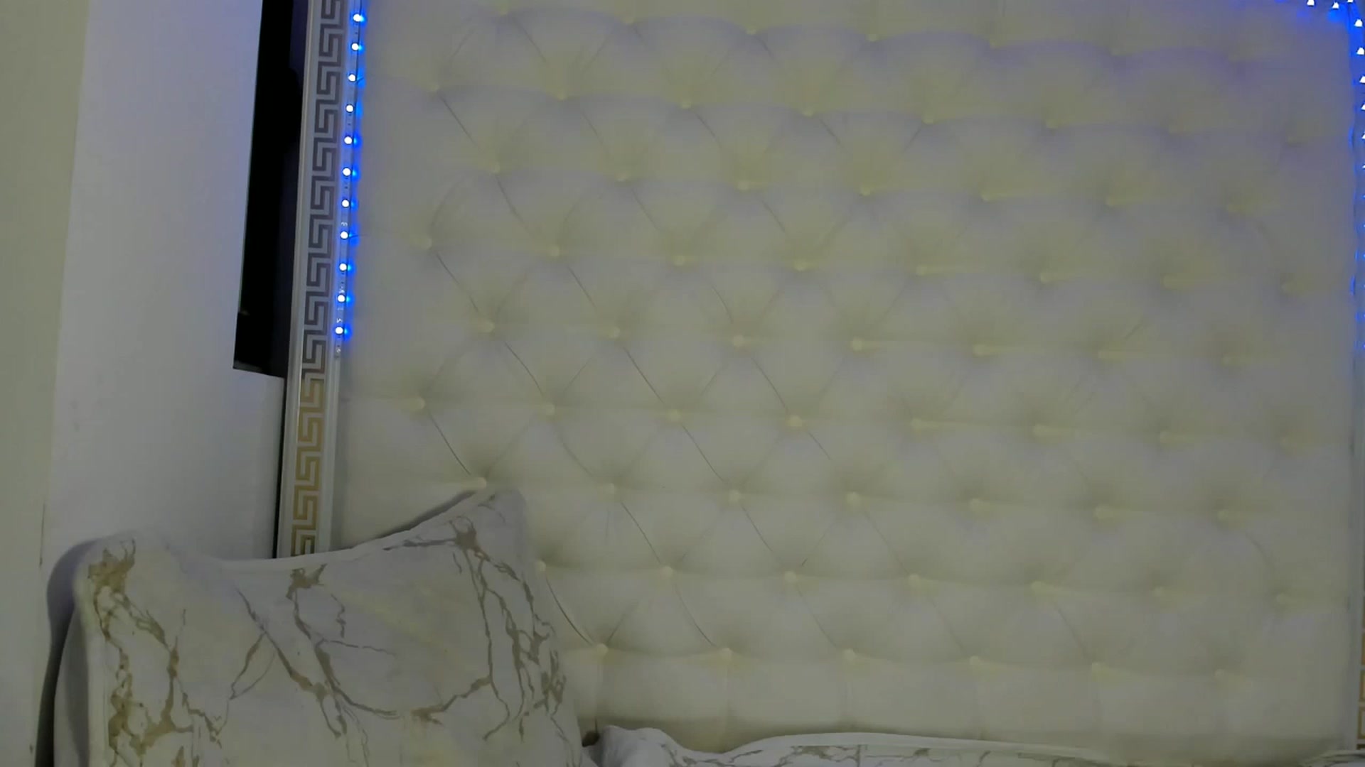Gallery image thumbnail from Fallingdevil's myfreecams stream on, 12/24/2022, 11:18 image 6 of 20