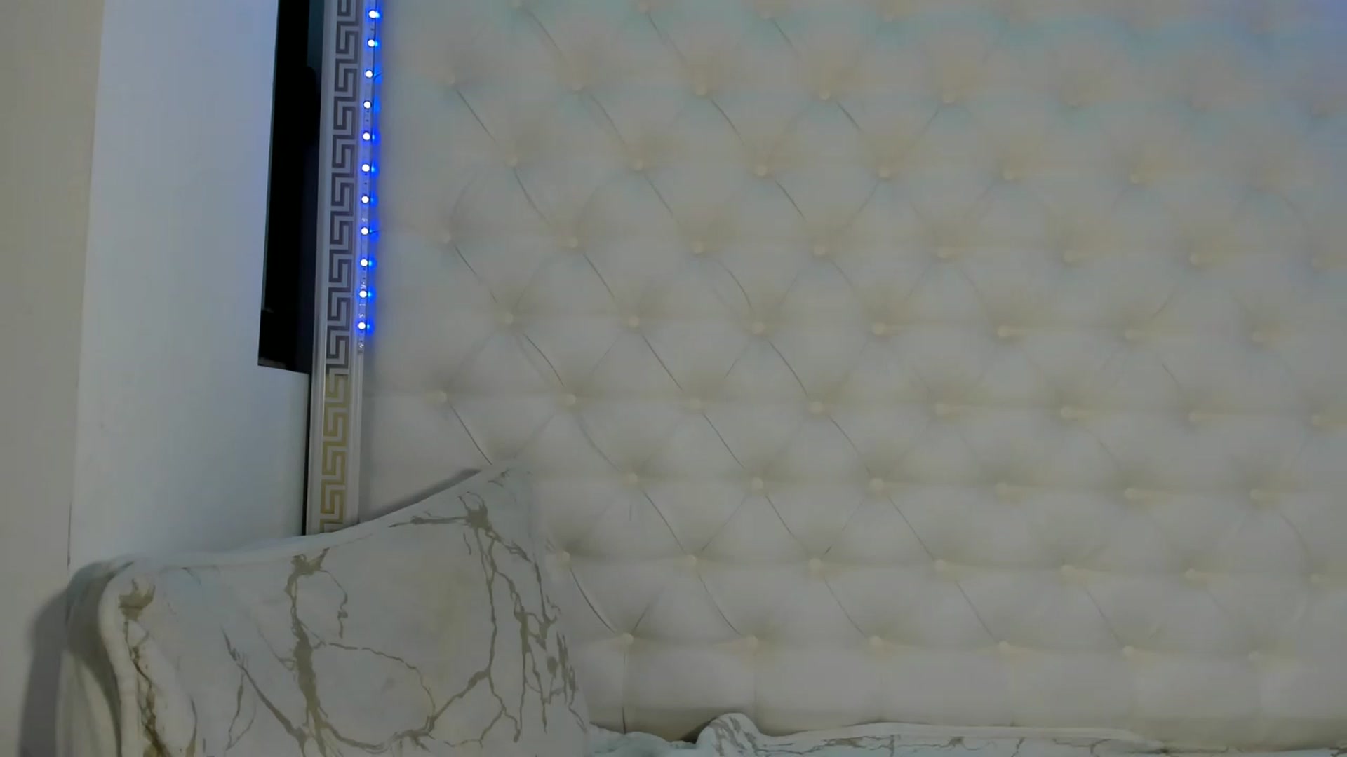 Gallery image thumbnail from Fallingdevil's myfreecams stream on, 12/26/2022, 12:43 image 11 of 20
