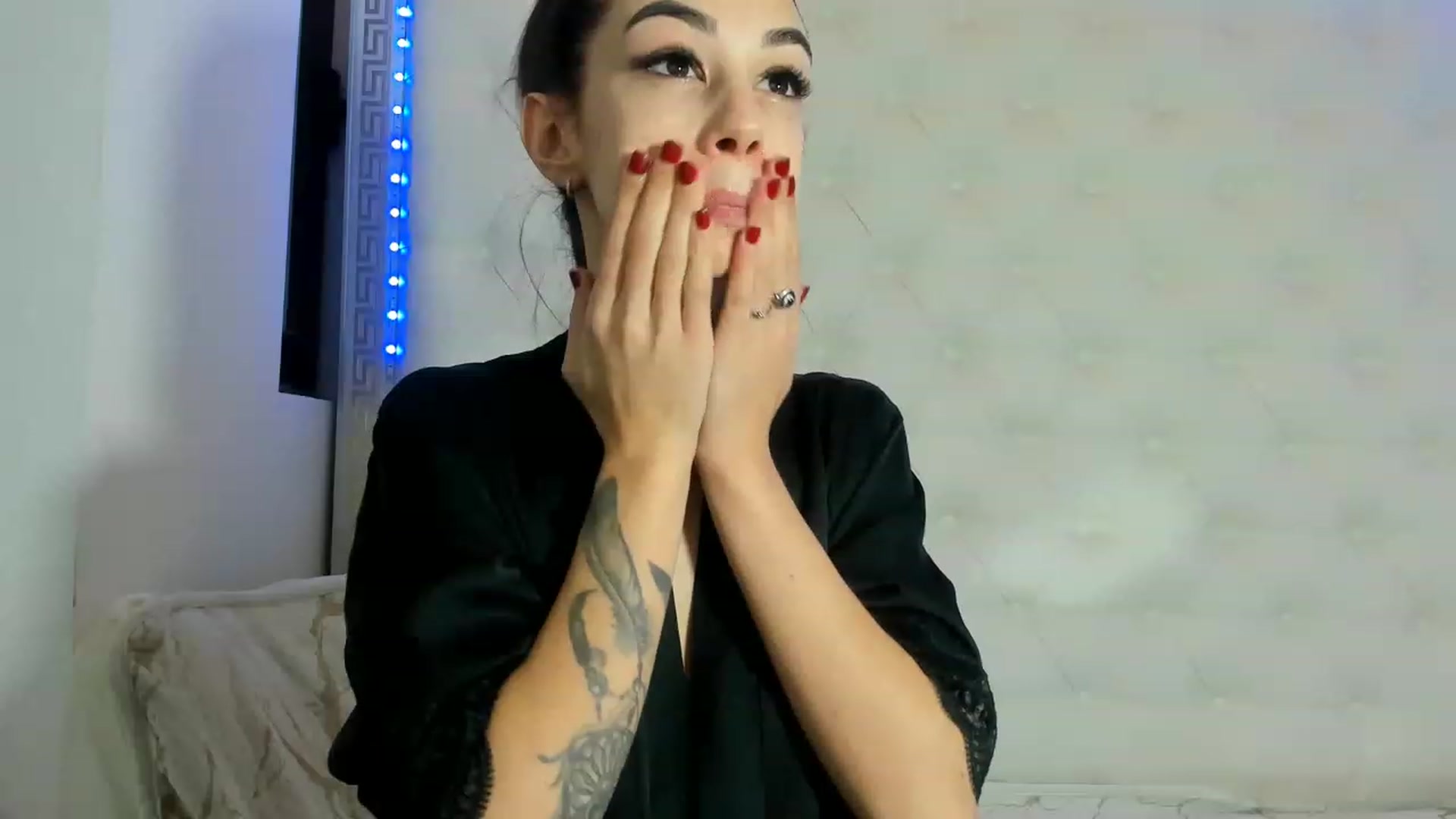 Gallery image thumbnail from Fallingdevil's myfreecams stream on, 12/26/2022, 12:43 image 17 of 20