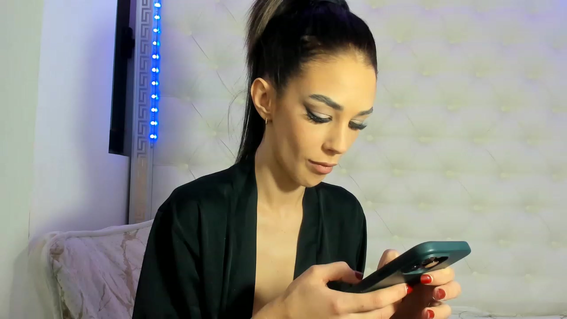 Gallery image thumbnail from Fallingdevil's myfreecams stream on, 12/26/2022, 12:43 image 15 of 20