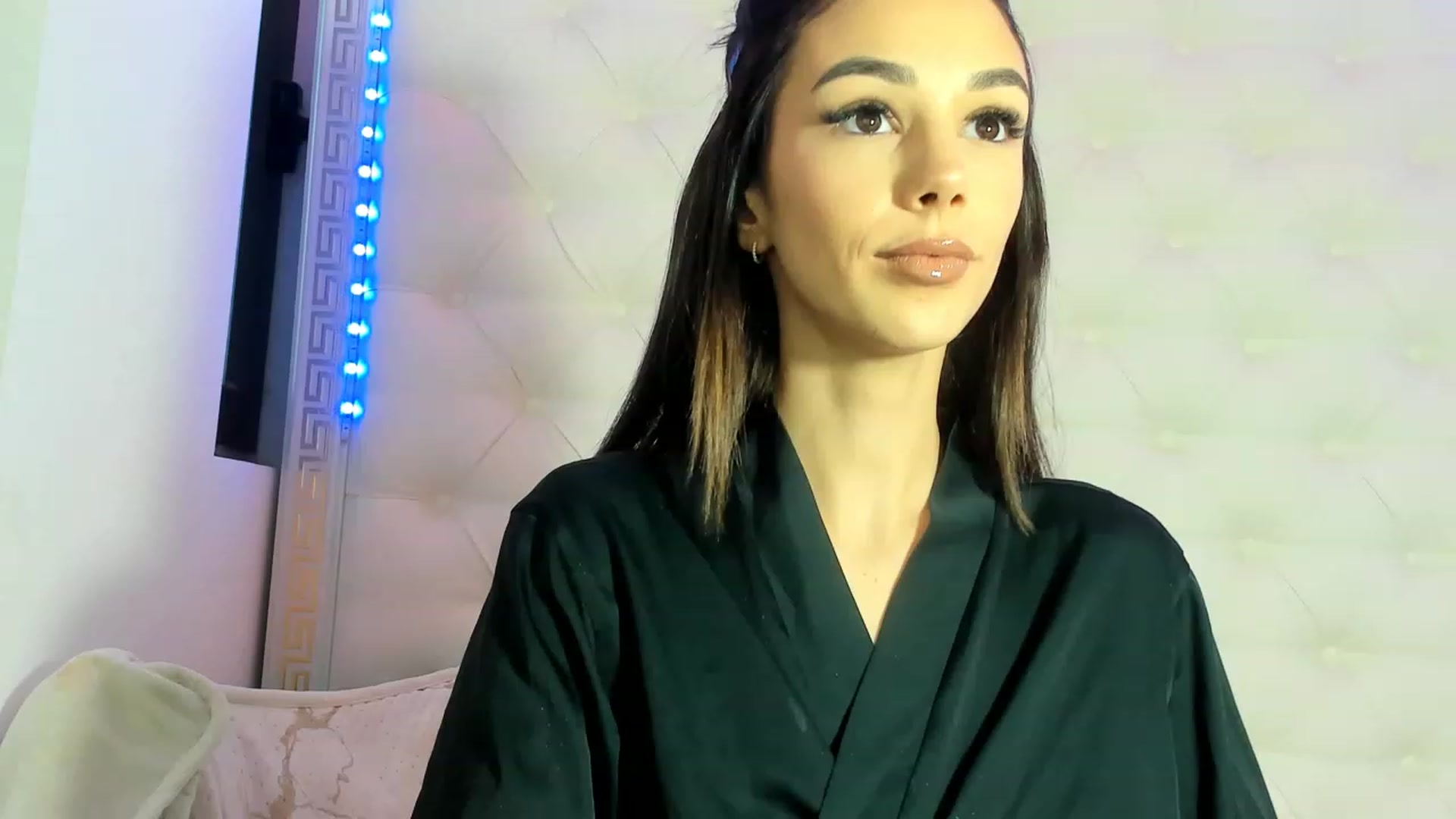 Gallery image thumbnail from Fallingdevil's myfreecams stream on, 12/27/2022, 13:59 image 4 of 20