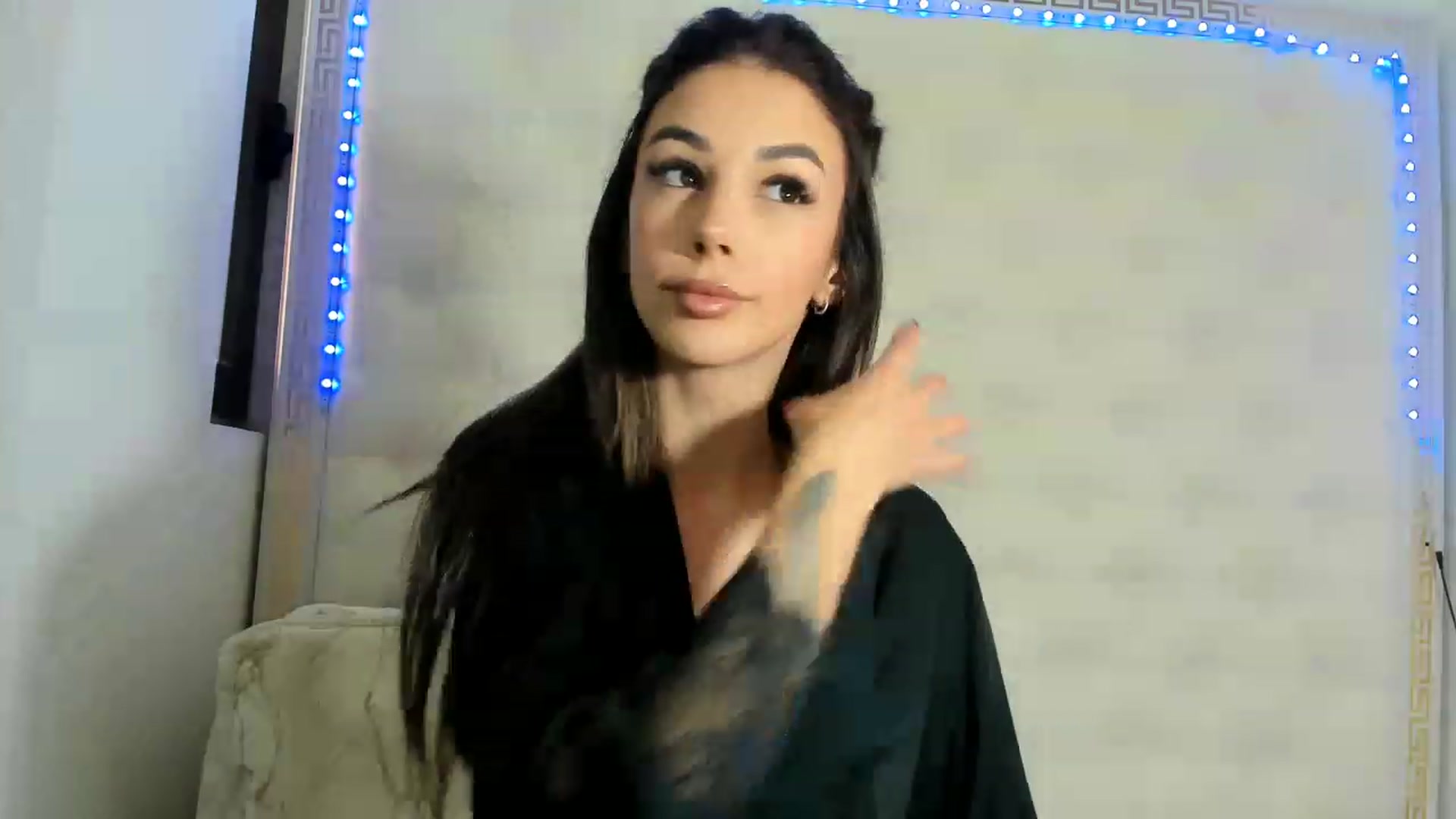 Gallery image thumbnail from Fallingdevil's myfreecams stream on, 12/27/2022, 13:59 image 12 of 20