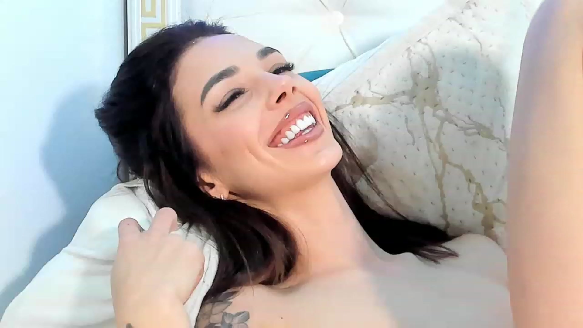 Gallery image thumbnail from Fallingdevil's myfreecams stream on, 12/27/2022, 13:59 image 9 of 20