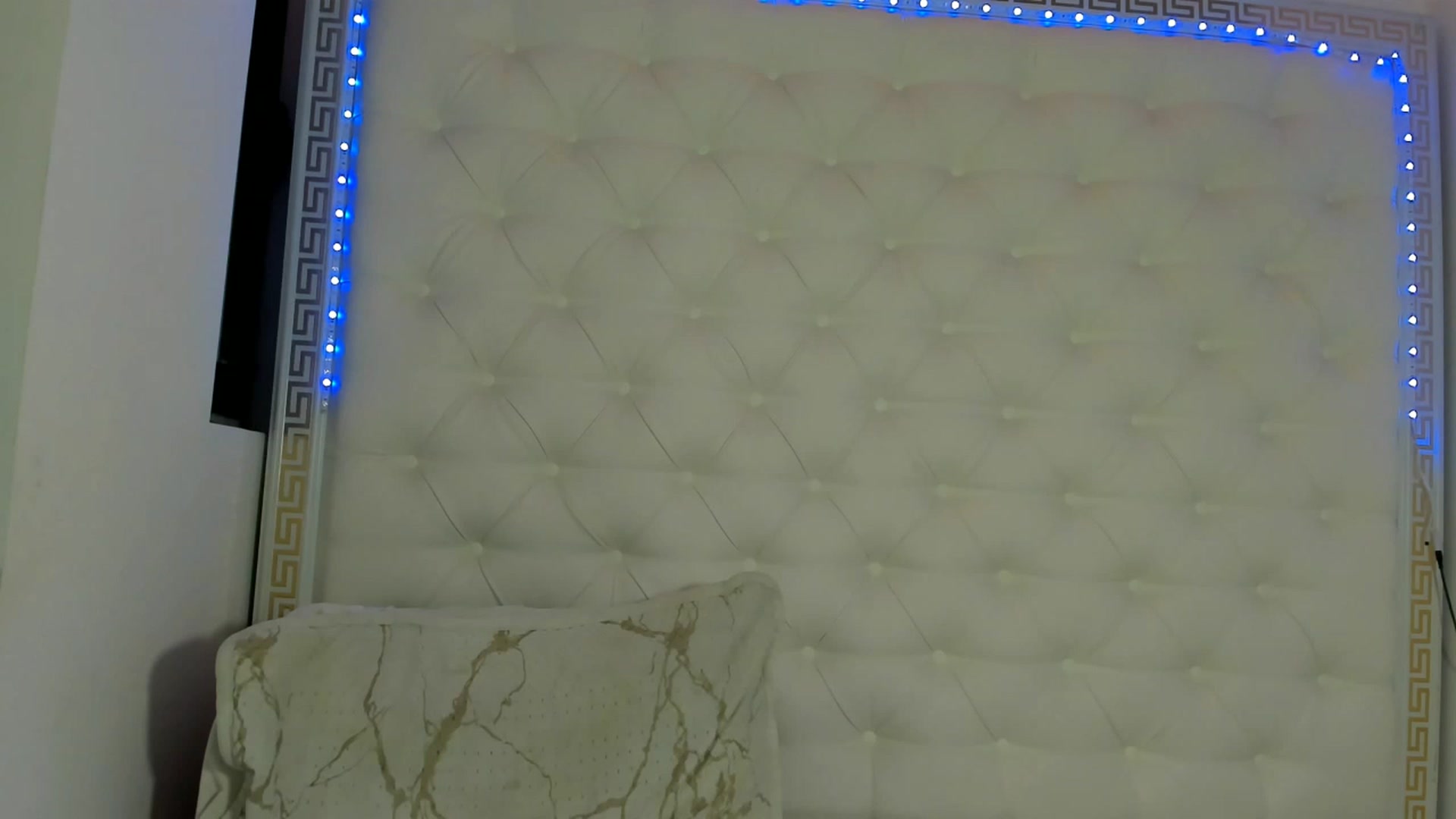 Gallery image thumbnail from Fallingdevil's myfreecams stream on, 12/27/2022, 13:59 image 14 of 20