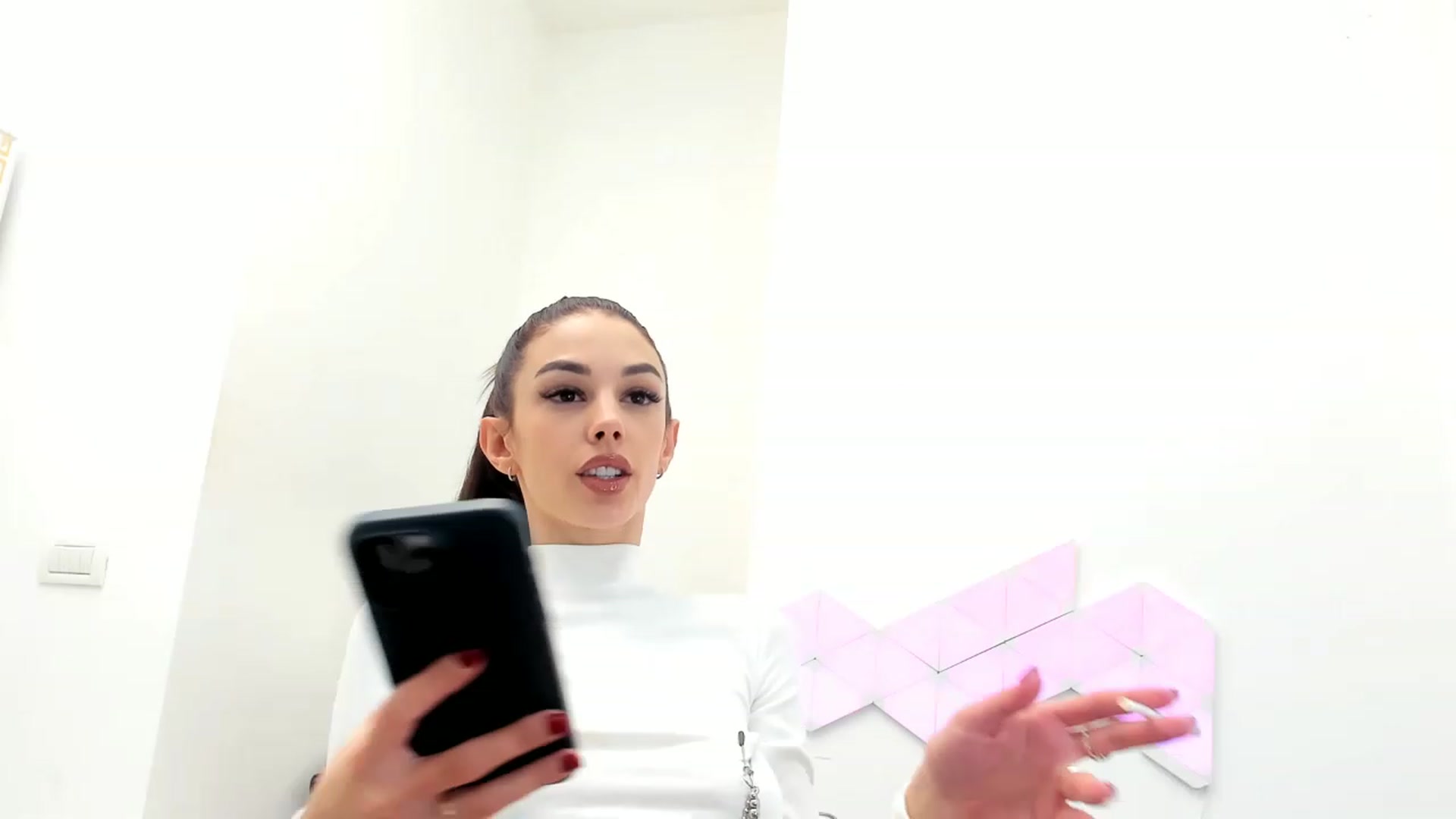 Gallery image thumbnail from Fallingdevil's myfreecams stream on, 12/29/2022, 08:44 image 12 of 20