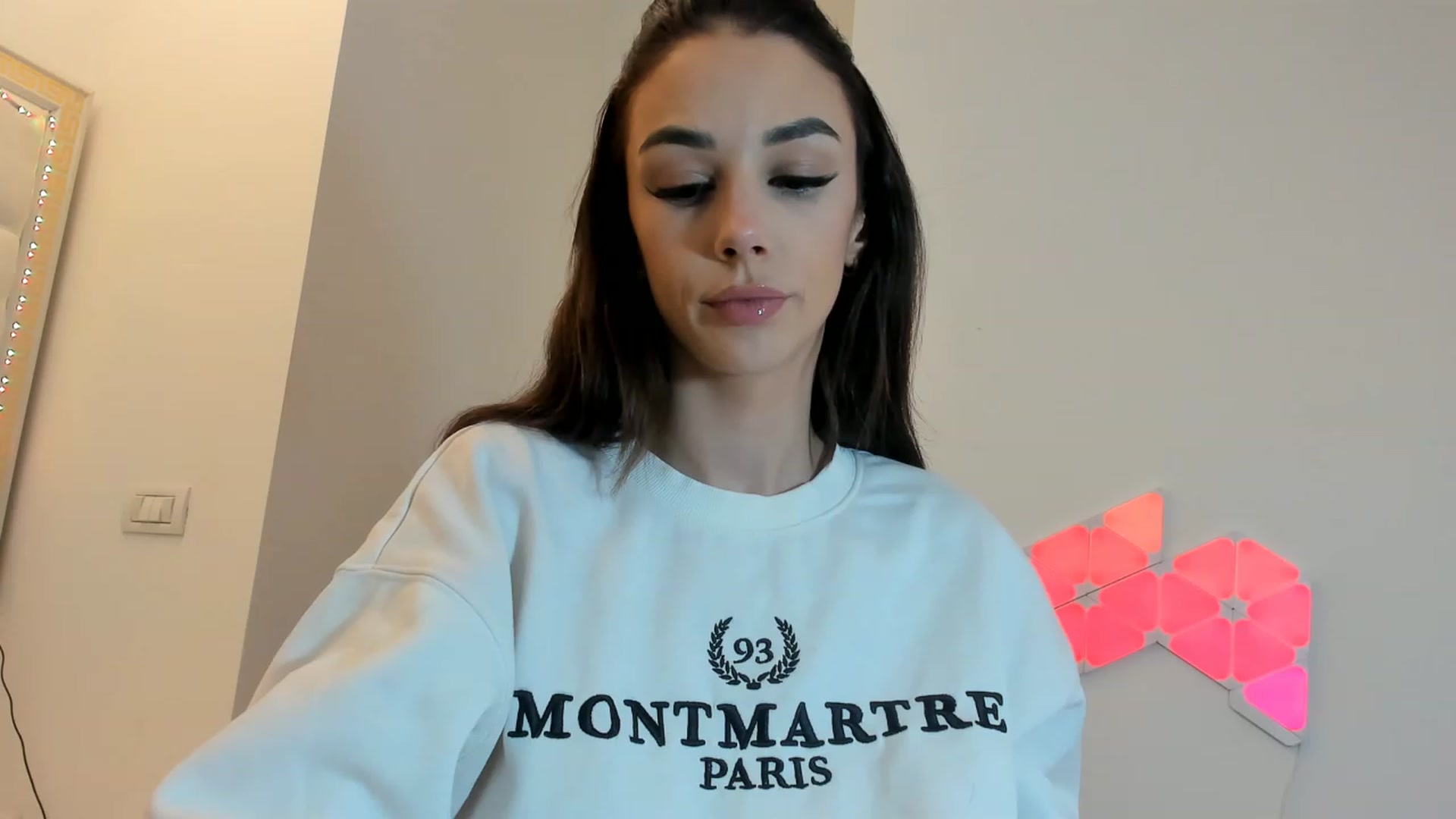 Gallery image thumbnail from Fallingdevil's myfreecams stream on, 12/30/2022, 12:17 image 12 of 20