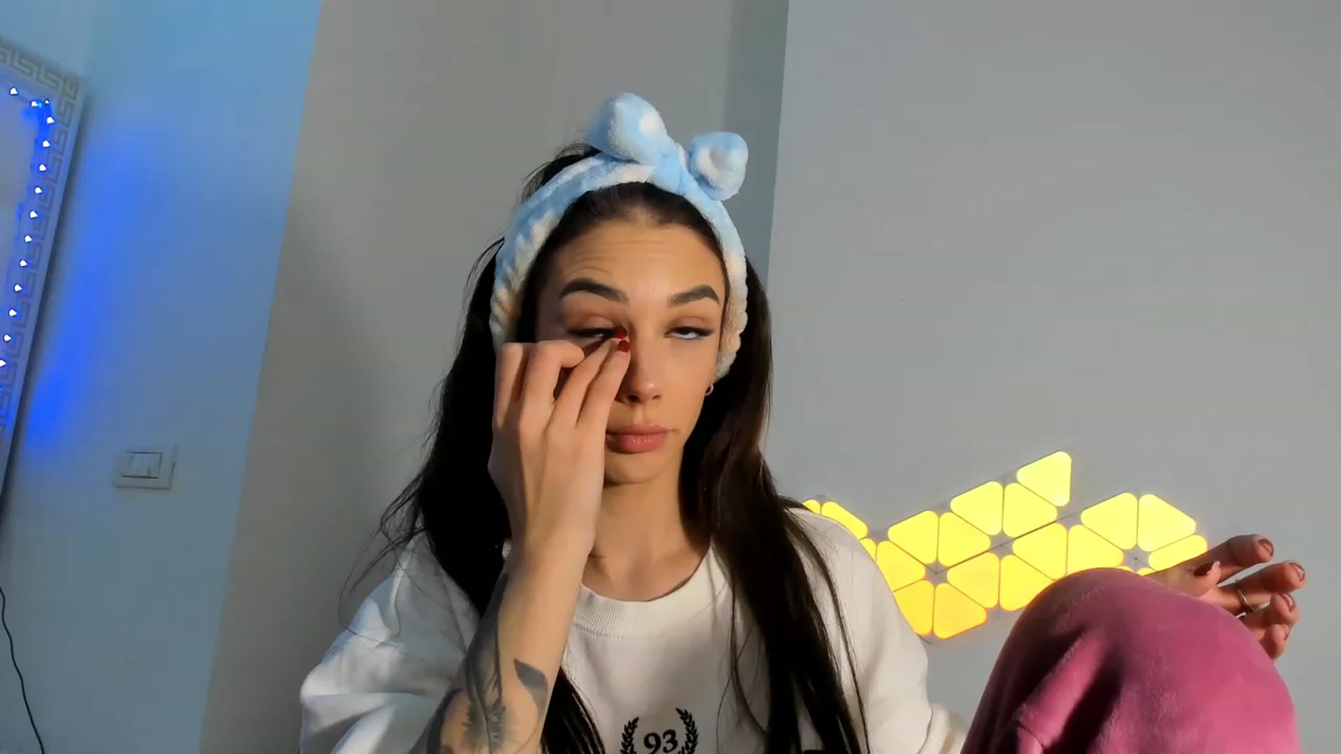 Gallery image thumbnail from Fallingdevil's myfreecams stream on, 12/30/2022, 12:17 image 2 of 20