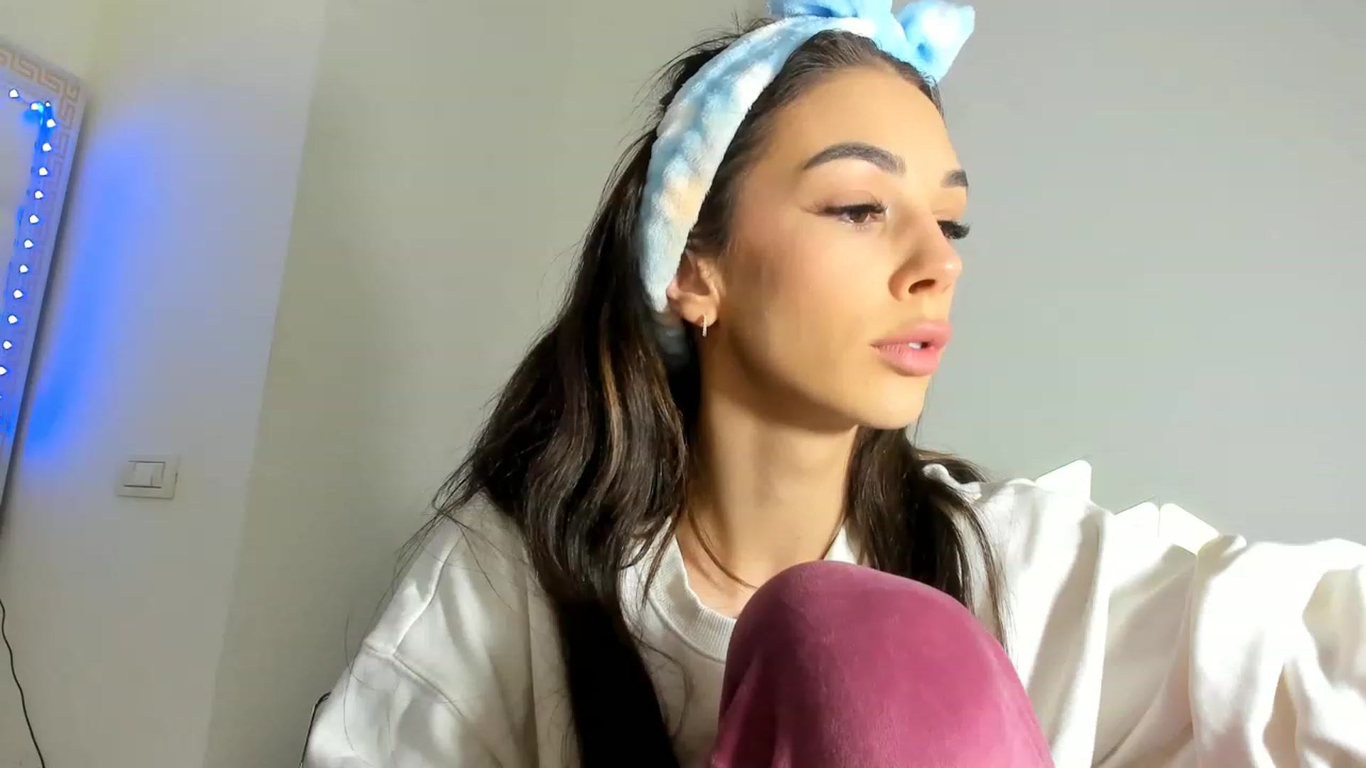 Gallery image thumbnail from Fallingdevil's myfreecams stream on, 12/30/2022, 12:17 image 1 of 20