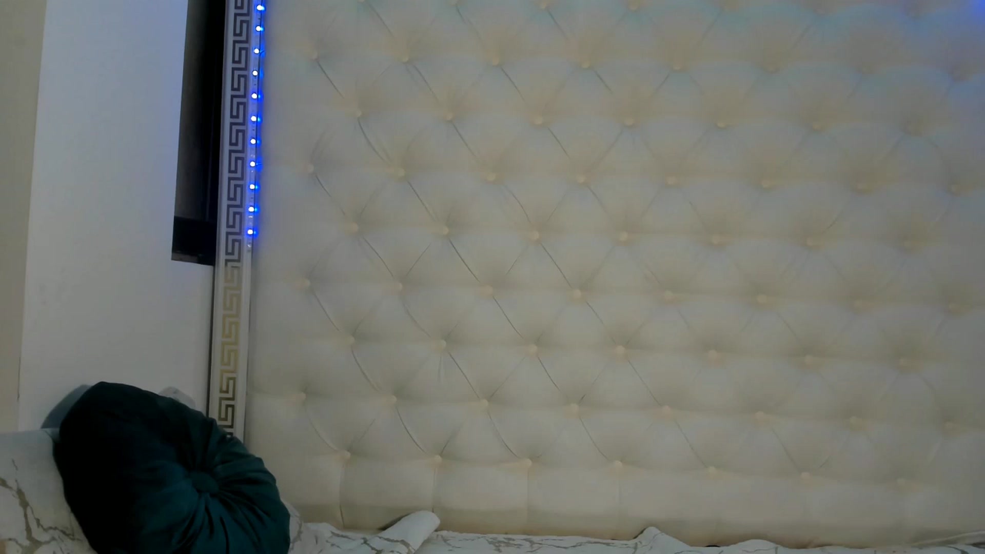 Gallery image thumbnail from Fallingdevil's myfreecams stream on, 01/13/2023, 13:36 image 12 of 20