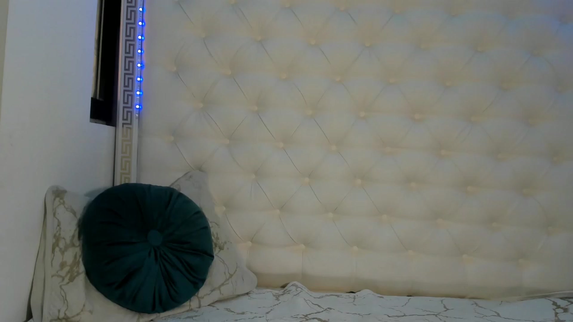 Gallery image thumbnail from Fallingdevil's myfreecams stream on, 01/15/2023, 14:30 image 4 of 20