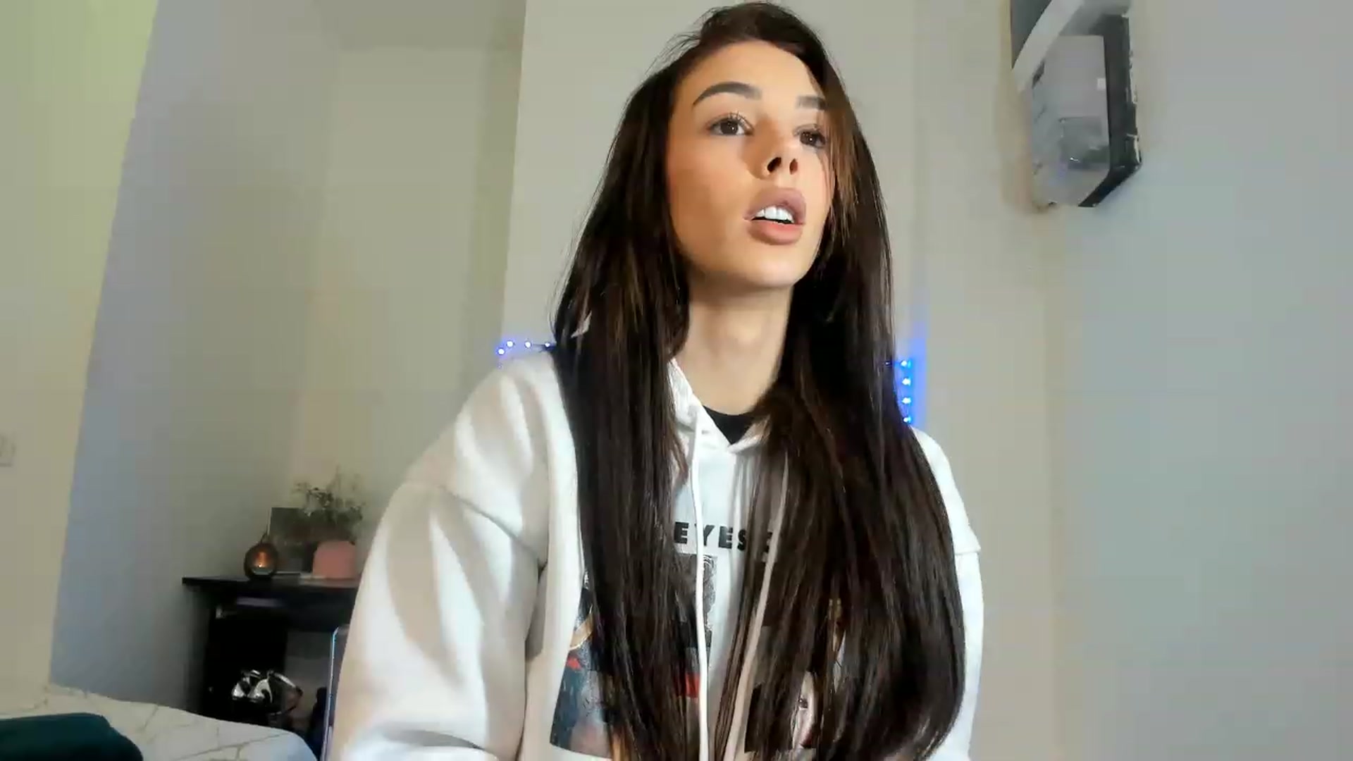 Gallery image thumbnail from Fallingdevil's myfreecams stream on, 01/16/2023, 11:59 image 20 of 20