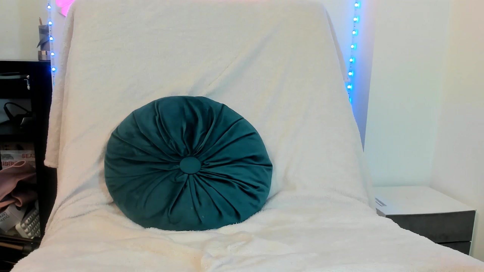 Gallery image thumbnail from Fallingdevil's myfreecams stream on, 01/18/2023, 11:40 image 1 of 20