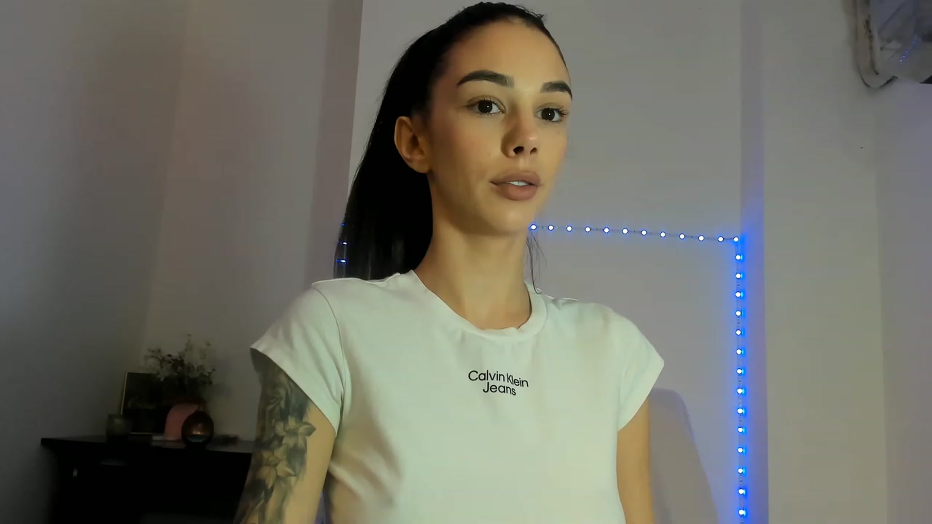 Gallery image thumbnail from Fallingdevil's myfreecams stream on, 01/20/2023, 12:11 image 7 of 20