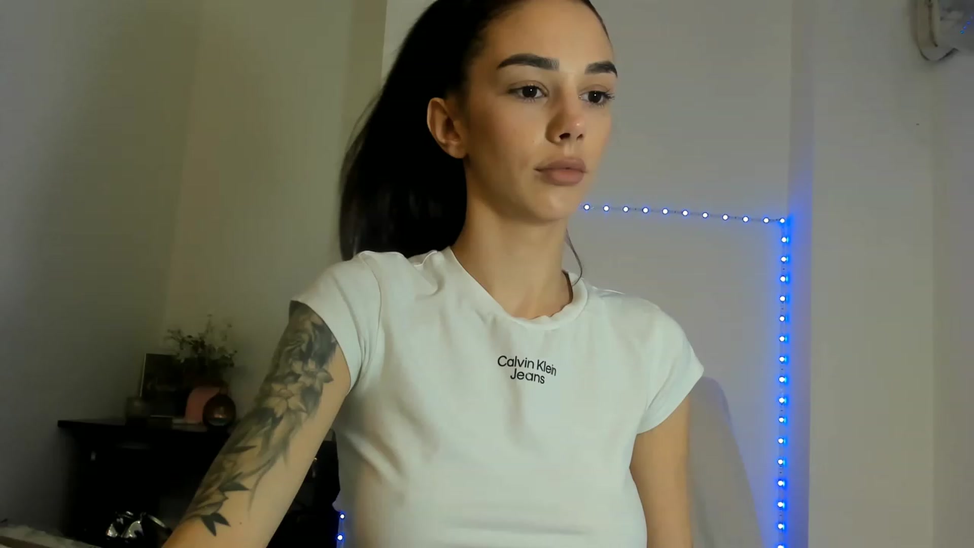 Gallery image thumbnail from Fallingdevil's myfreecams stream on, 01/20/2023, 12:11 image 8 of 20